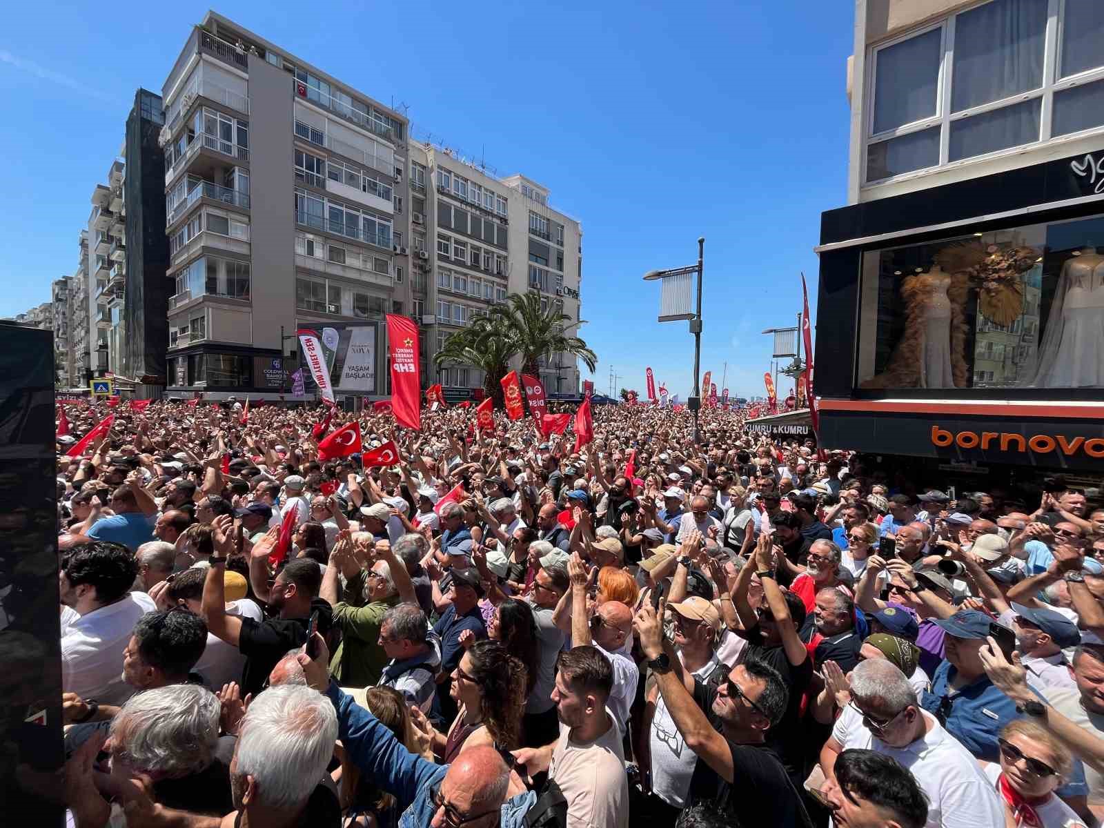 &Ouml;zg&uuml;r &Ouml;zel&rsquo;den Kılı&ccedil;daroğlu&rsquo;na &ccedil;ağrı: "Başkası kazanırsa elini &ouml;peceğim"
