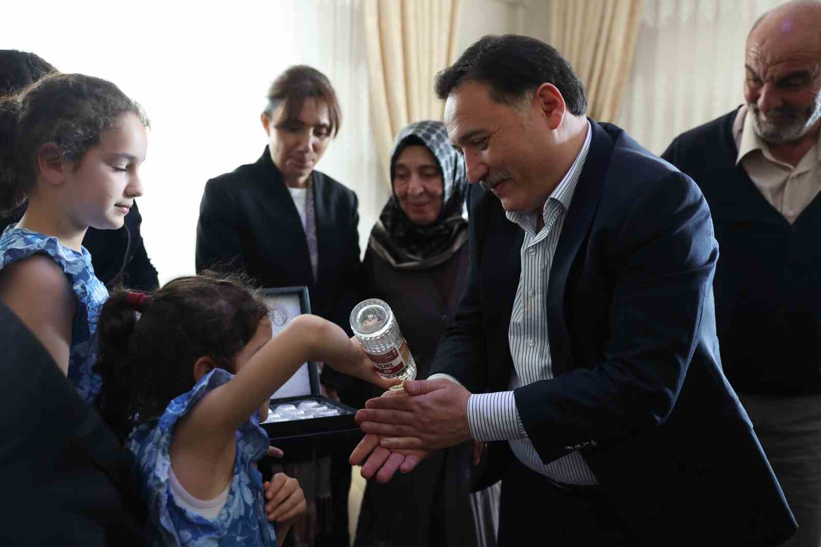Vali Çiçek, şehit aileleriyle bayramlaştı