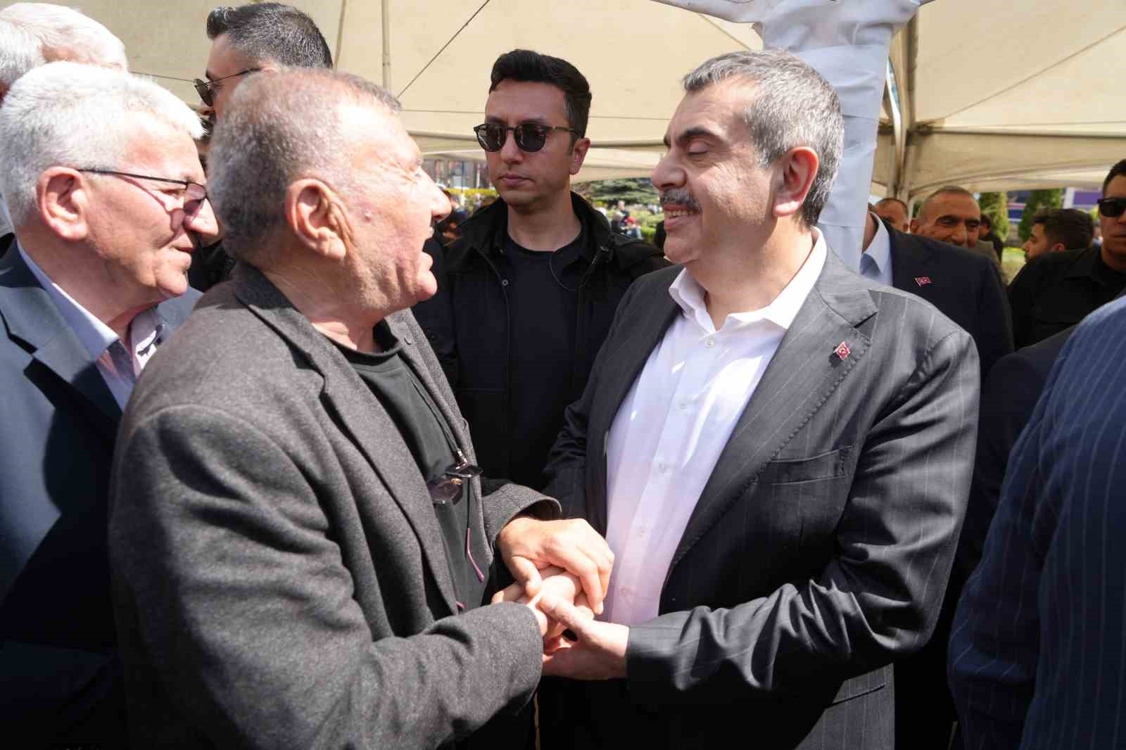 Bakan Tekin: "(CHP’deki olaylar) Bu olayın arkasında başka bir şaibe aramaya gerek yok, yeterince şaibe zaten orada var"