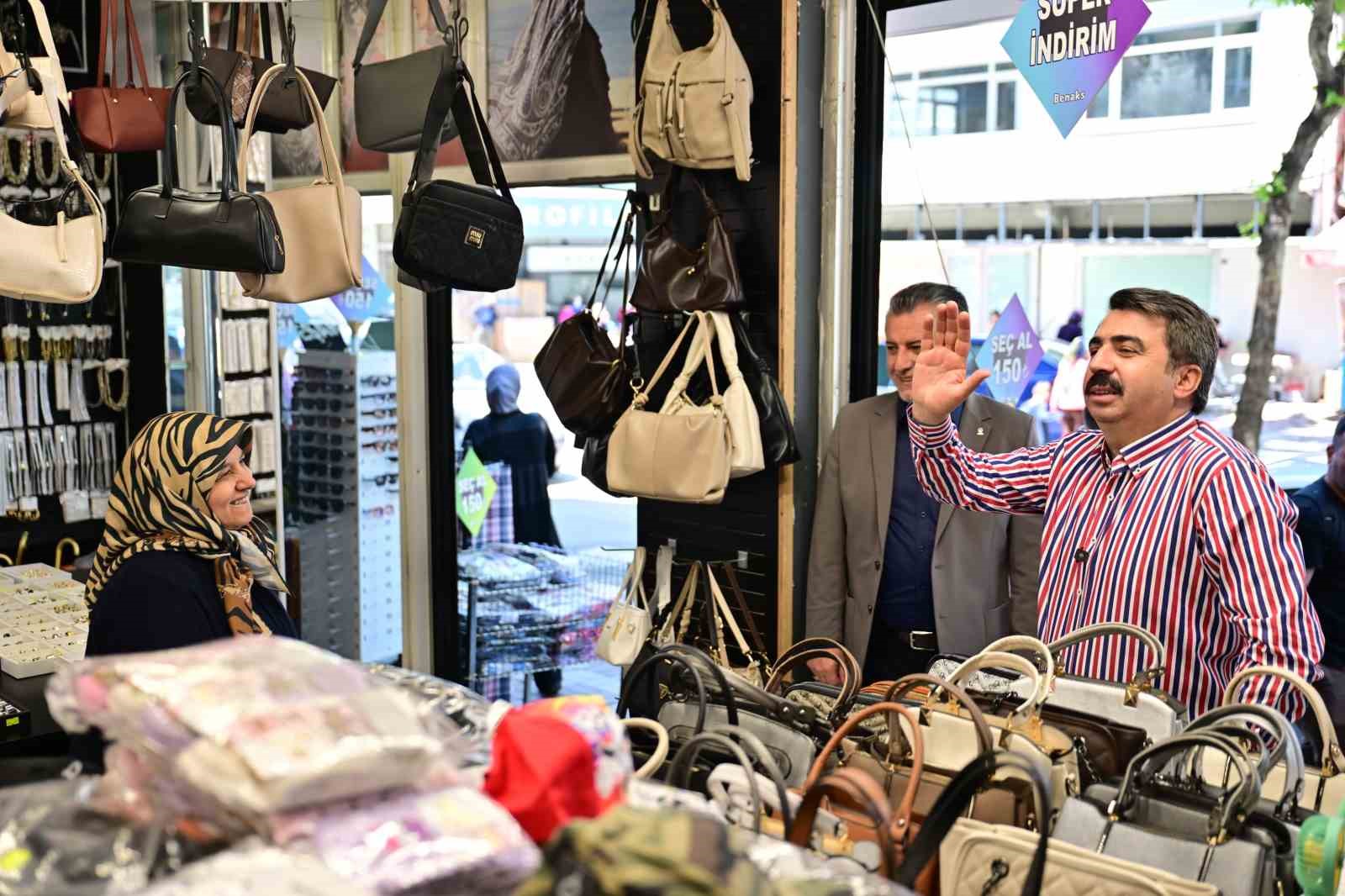Başkan yılmaz esnaf ve vatandaşla bayramlaştı