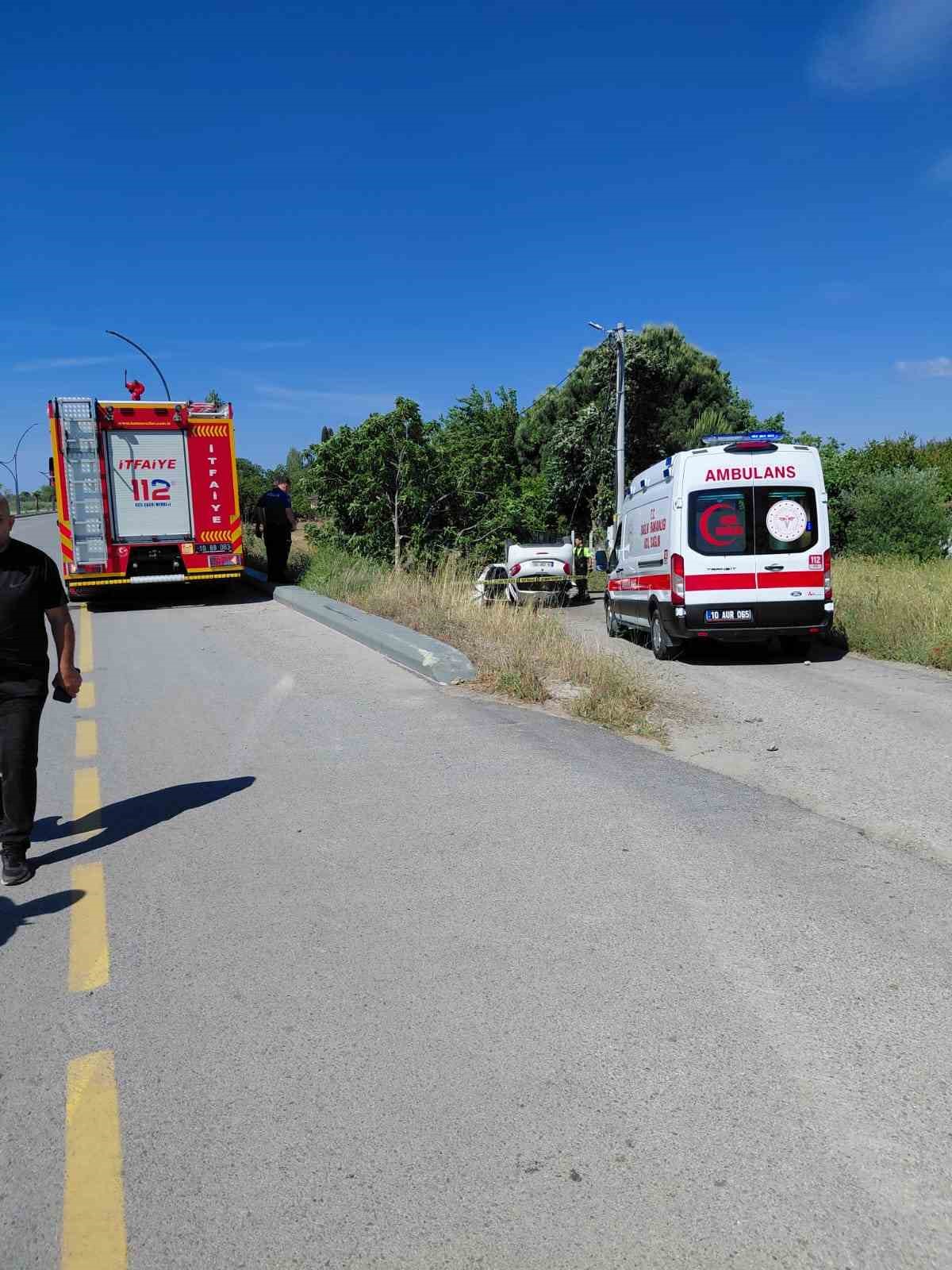 Edremit’te kontrolden çıkan otomobil savruldu: 1 ölü, 3 yaralı
