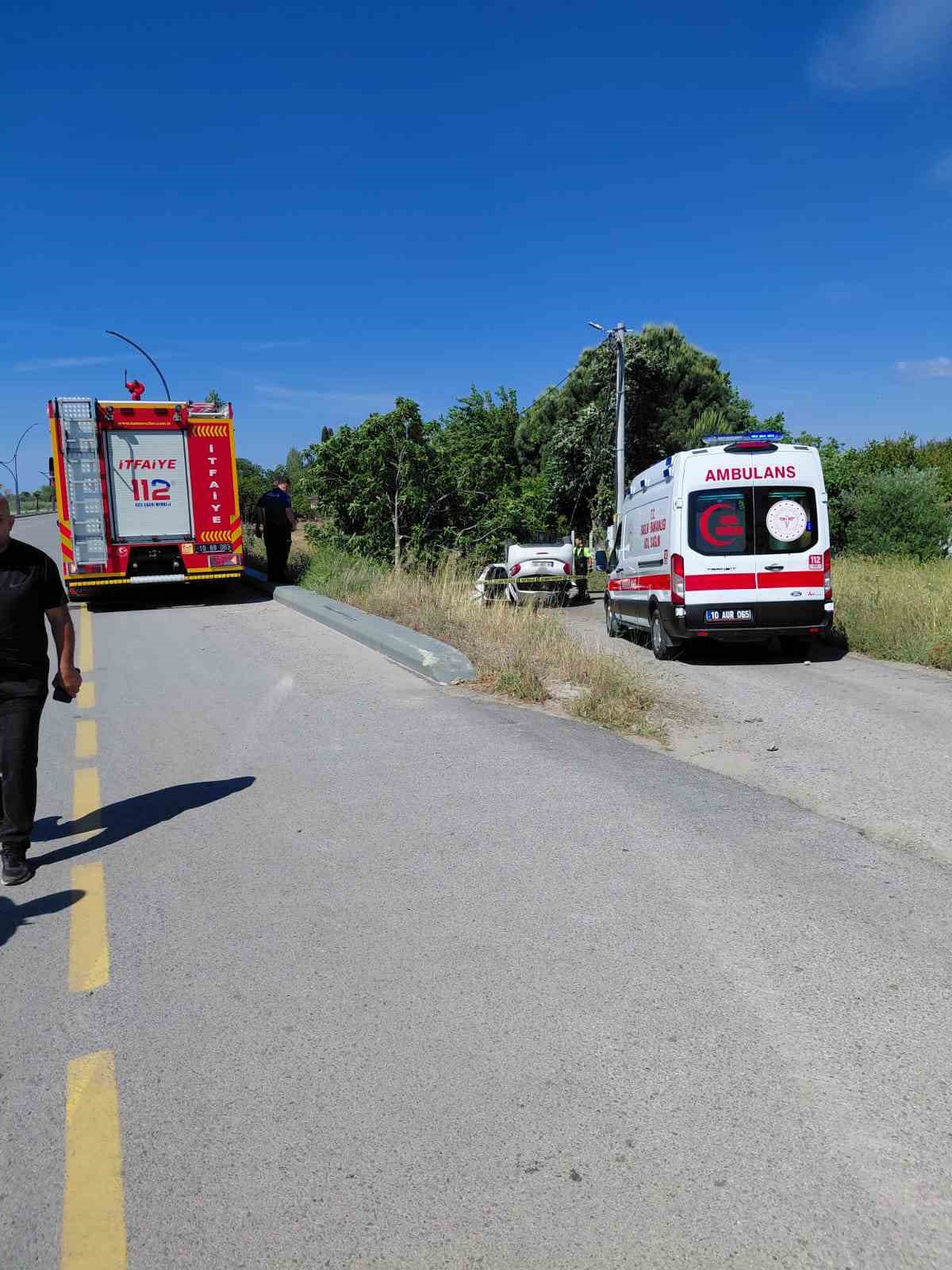 Edremit’te kontrolden çıkan otomobil savruldu: 1 ölü, 3 yaralı