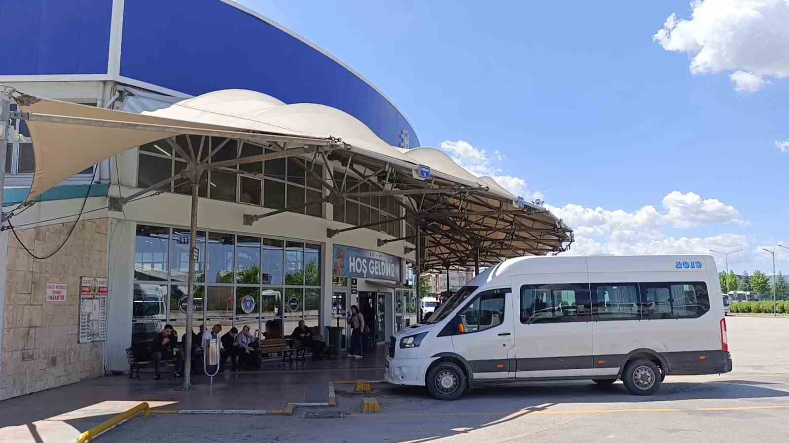 Terminalde unutulan çantadan servet çıktı: Yarım kilo altın bulundu