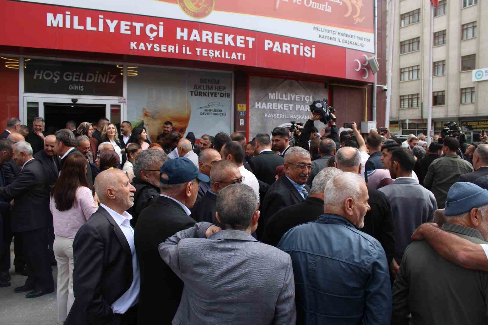 MHP’de bayramlaşma