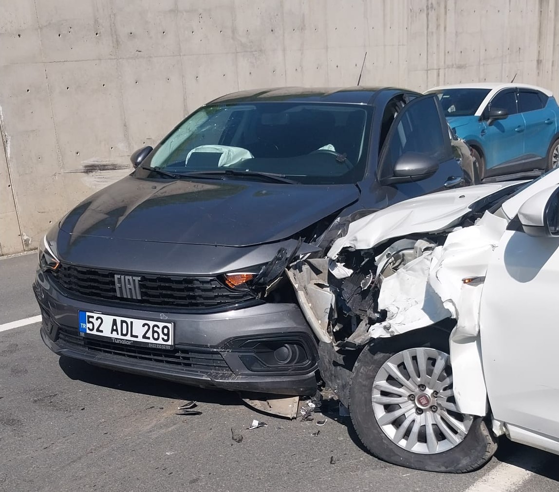 Ordu’da 3 araç çarpıştı: 5 yaralı