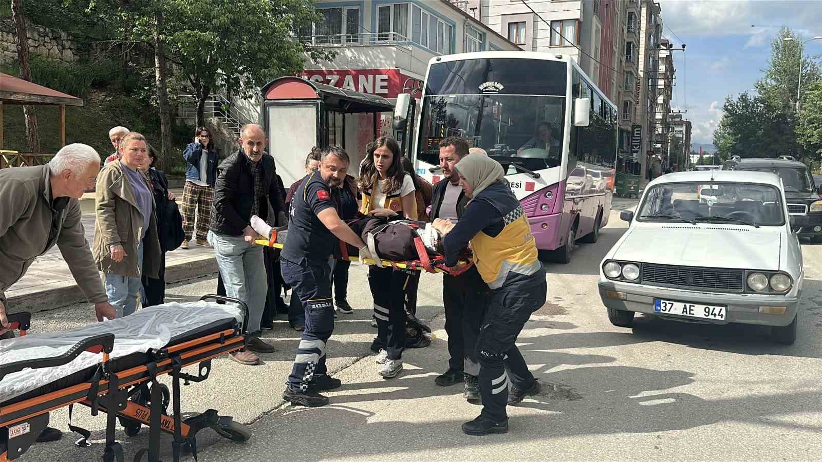 Otomobilin çarptığı kadın yaralandı