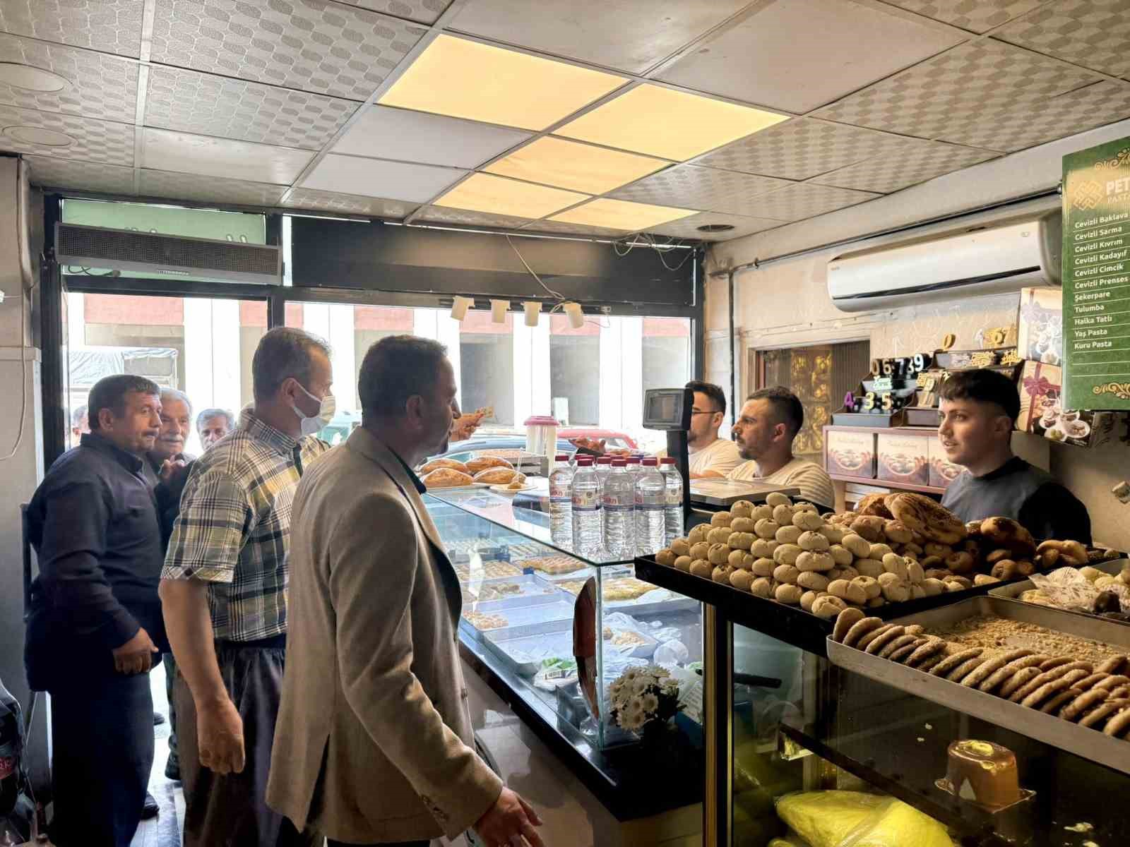 Ak&ccedil;adağ Belediye Başkanı Ulutaş&rsquo;tan bayram &ouml;ncesi esnaf ziyareti
