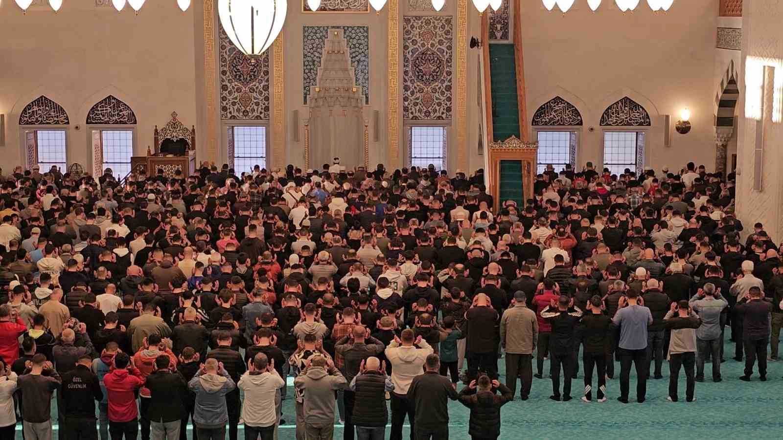 Zonguldak’ta bayram namazı kılındı