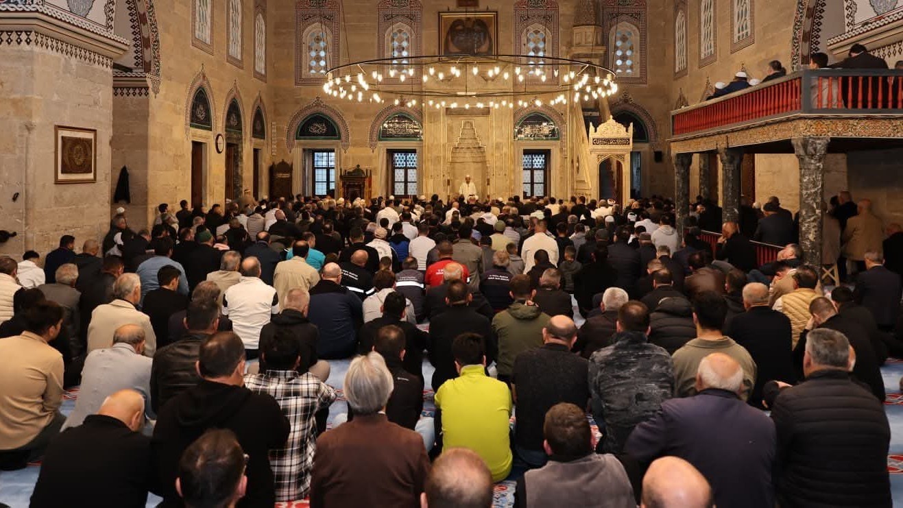 Sultan II. Bayezid Camii&rsquo;nde bayram namazı kılındı
