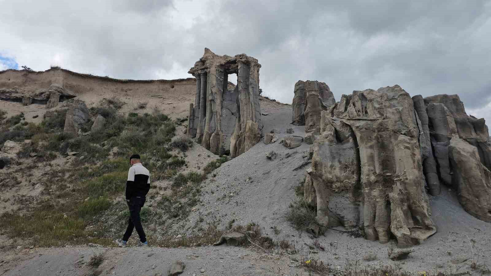 Adilcevaz&rsquo;da bulunan peri bacalarında mest eden g&ouml;r&uuml;nt&uuml;ler
