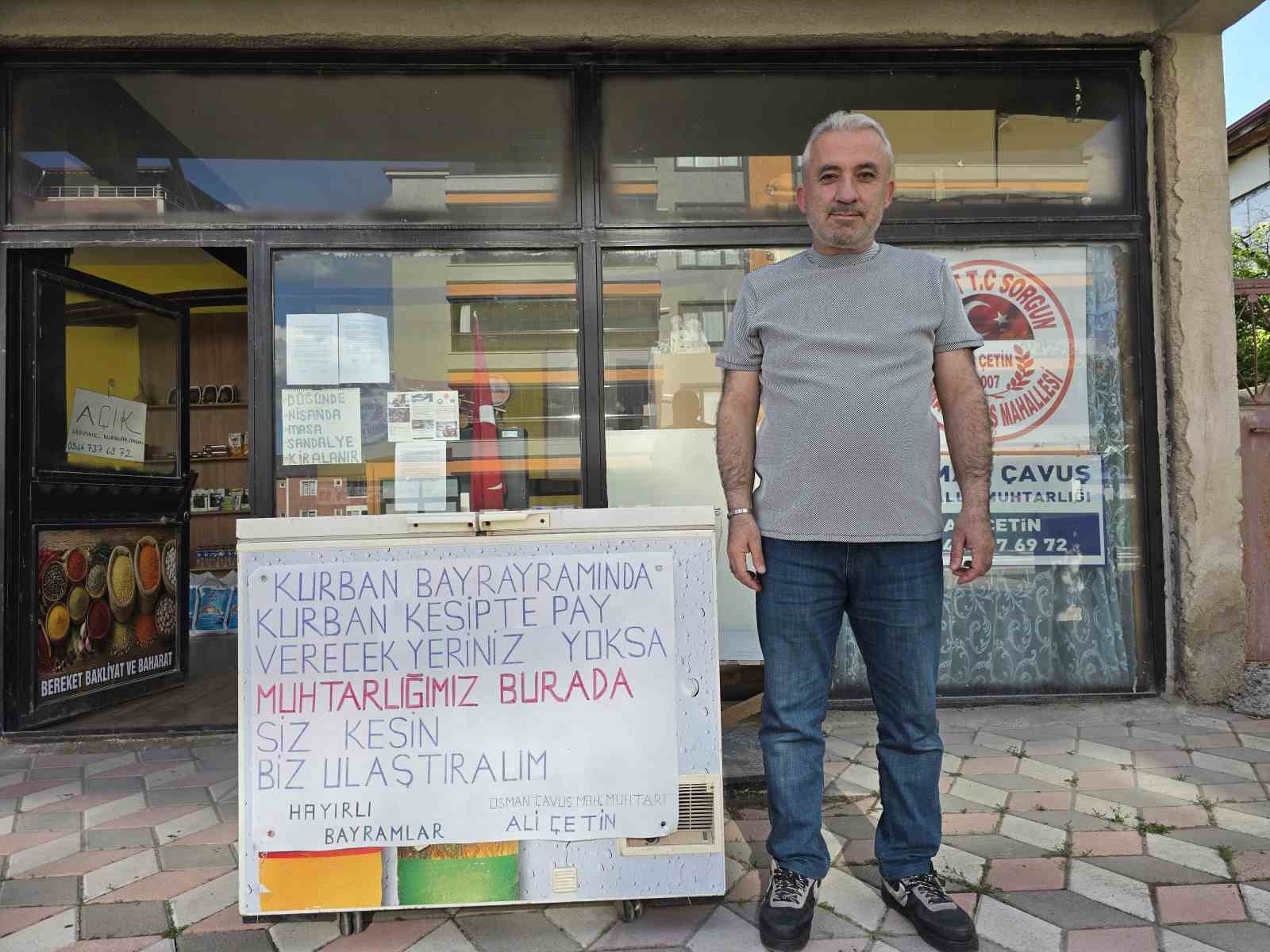 Muhtar Çetin, hayırseverler ve ihtiyaç sahipleri arasında köprü oldu