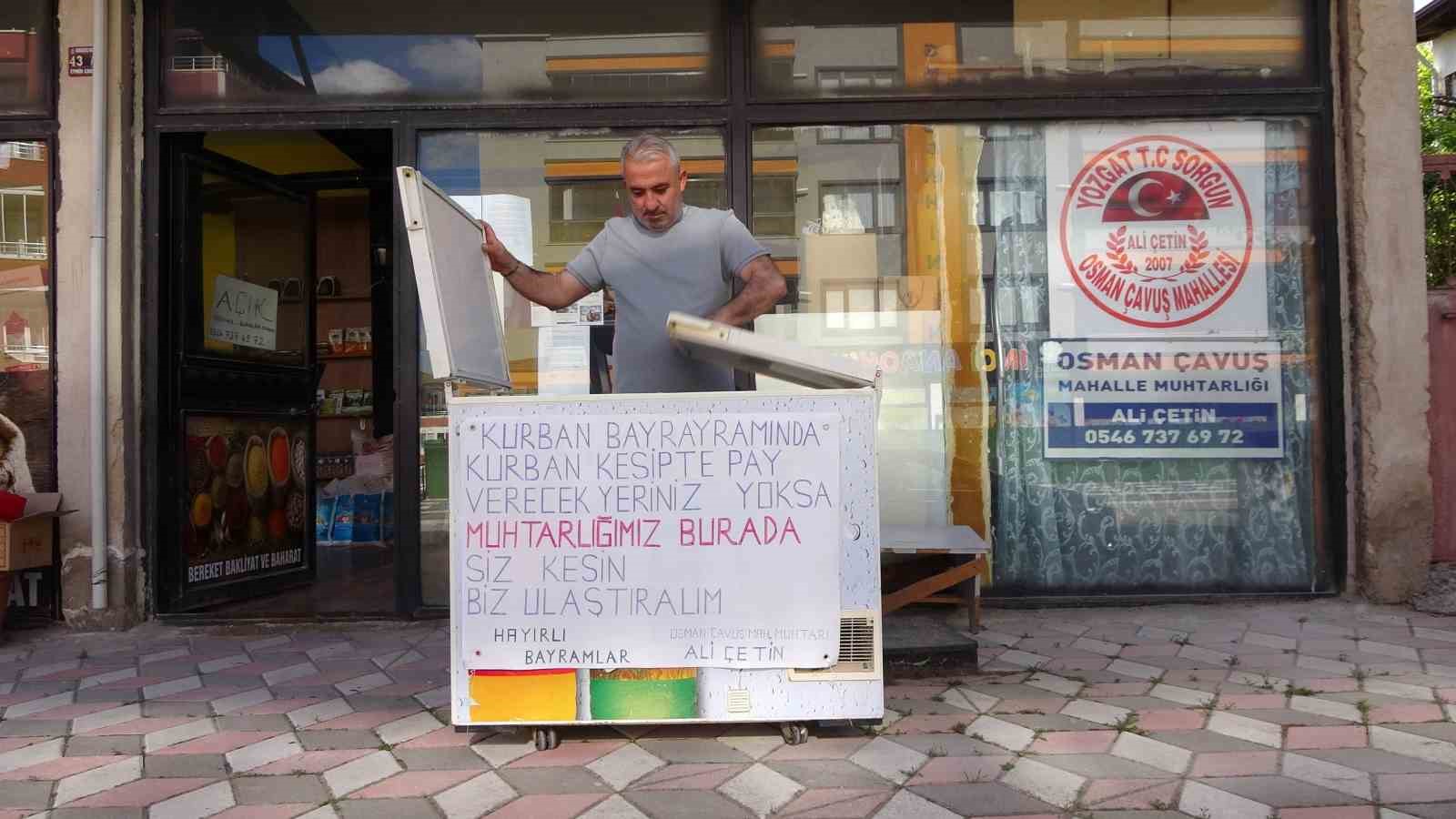 Muhtar Çetin, hayırseverler ve ihtiyaç sahipleri arasında köprü oldu