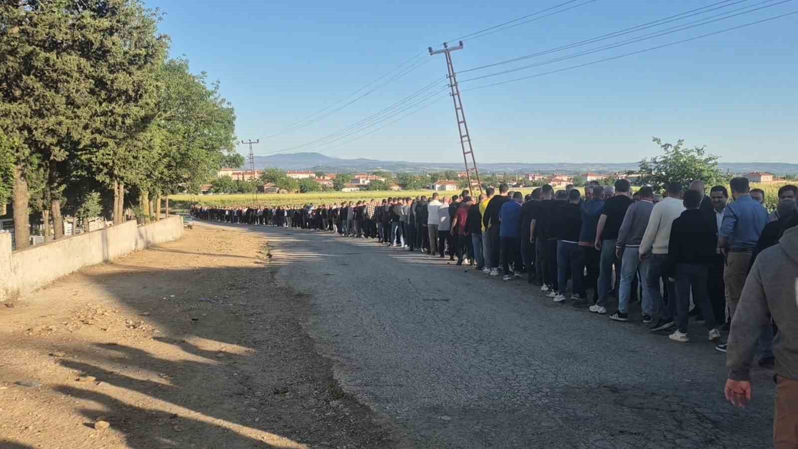 Edirne’de asırlık bayramlaşma geleneği yaşatıldı: Yüzlerce kişi aynı anda bayramlaştı
