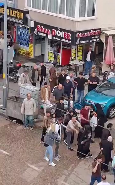 Bursa&rsquo;da dilencilerin &rsquo;yer kavgası&rsquo; kamerada
