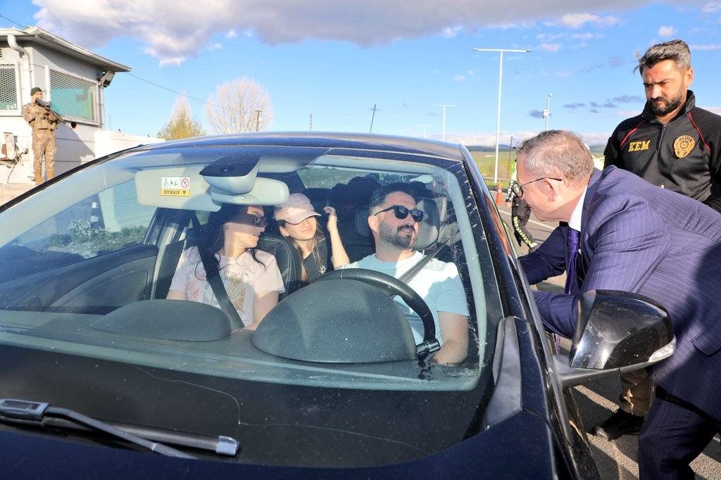Kars Valisi Ziya Polat’tan bayram mesaisindeki polis ekiplerine ziyaret