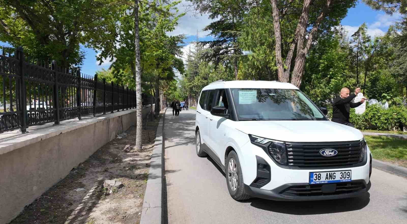 B&uuml;y&uuml;kşehir&rsquo;den Kurban Bayramı&rsquo;nda mezarlıklarda insan odaklı &ouml;rnek hizmet
