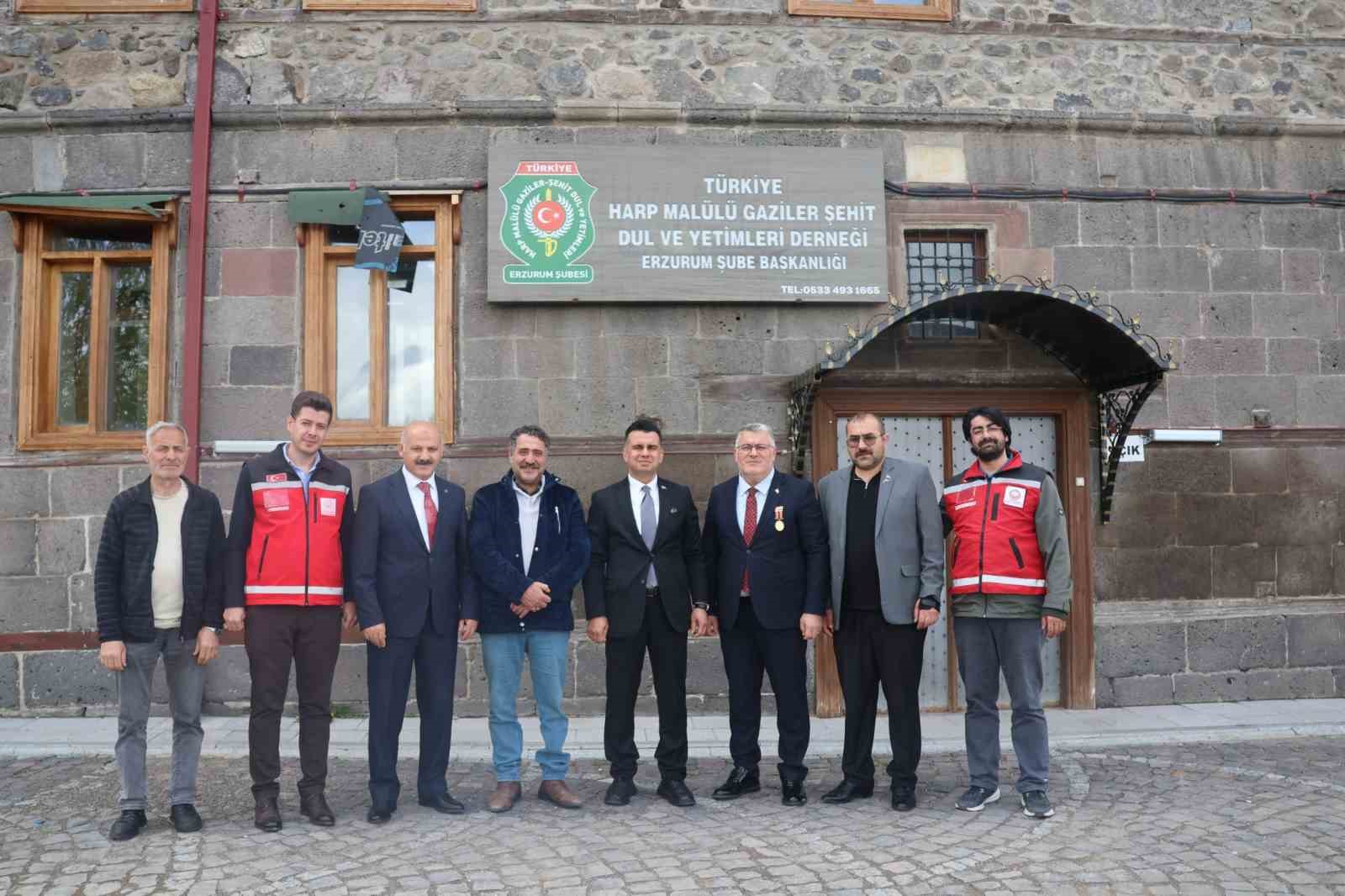 Erzurum&rsquo;da kahramanlara vefa: "Zaman durmaz, kahramanlar unutulmaz"
