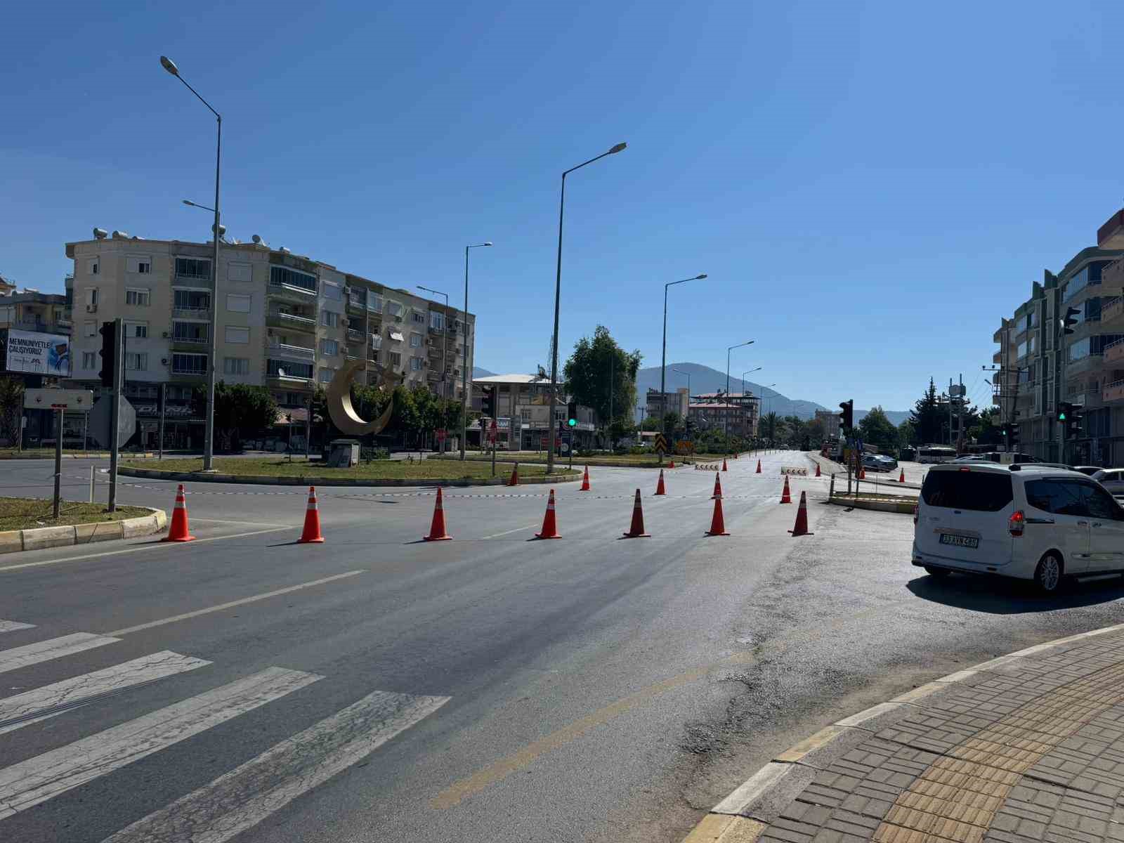 D-400 Karayolu&rsquo;nda k&ouml;pr&uuml;de kısmi g&ouml;&ccedil;&uuml;k: Yol trafiğe kapatıldı
