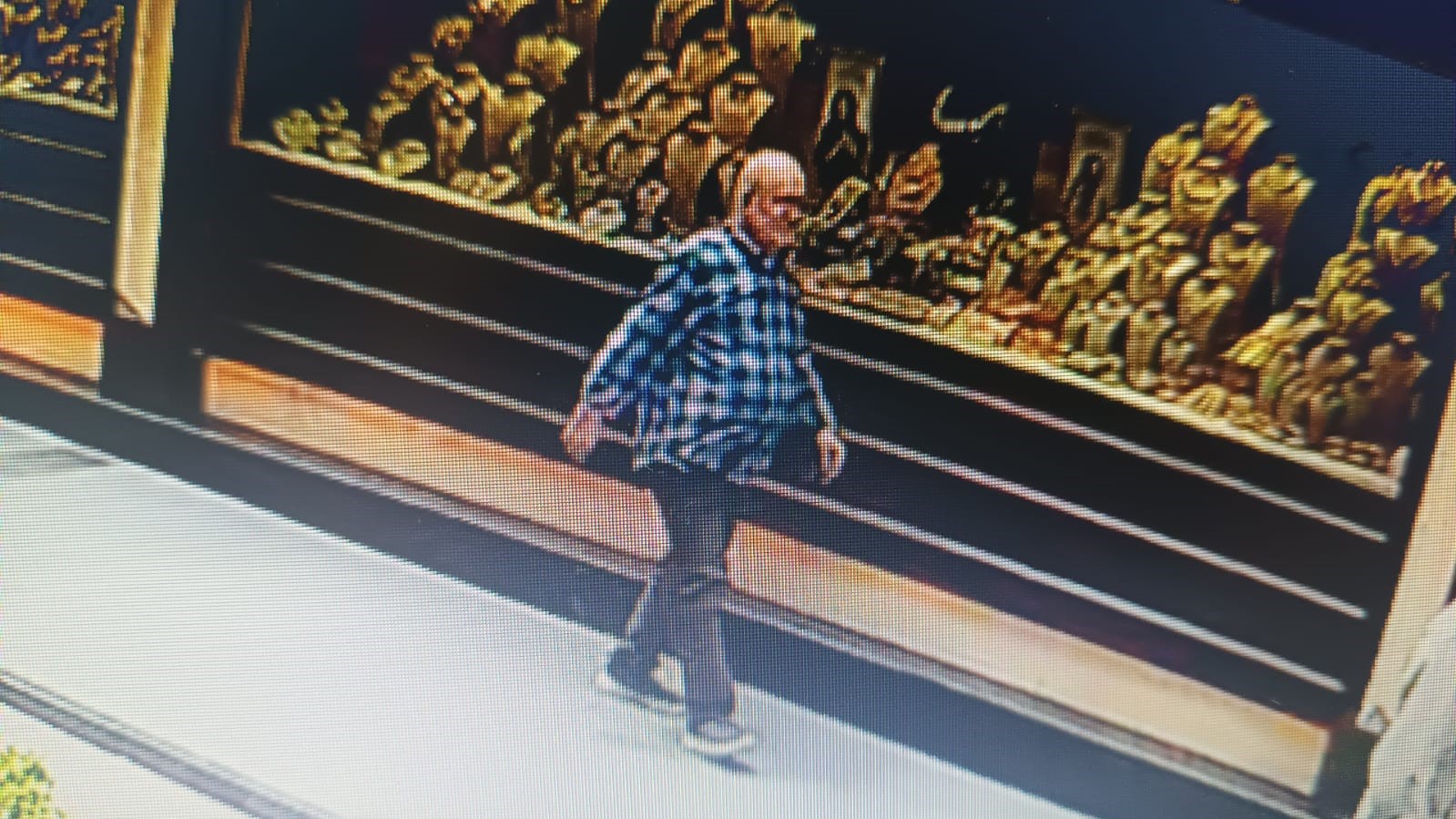 Eşinin s&ouml;z&uuml;n&uuml; dinlemedi, 2,5 milyon TL&rsquo;lik dolandırıcılıktan son anda kurtarıldı
