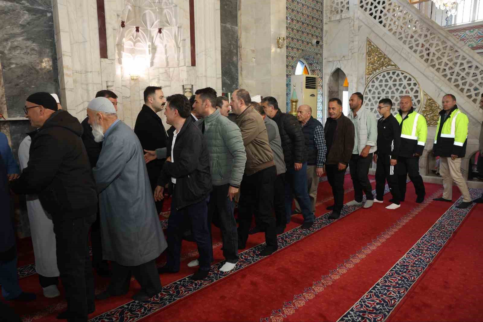 Samsun protokol&uuml;nden Havza&rsquo;da bayramlaşma ve sel b&ouml;lgesinde inceleme
