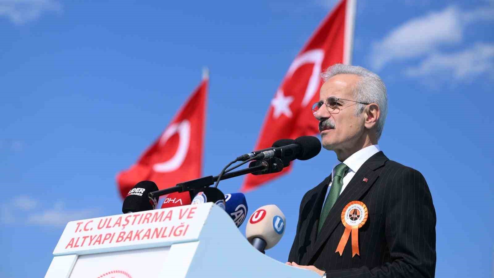 Akdeniz&rsquo;den Avrupa&rsquo;ya uzanacak Antalya-Alanya Otoyolu&rsquo;nda &ccedil;alışmalar hızlandı
