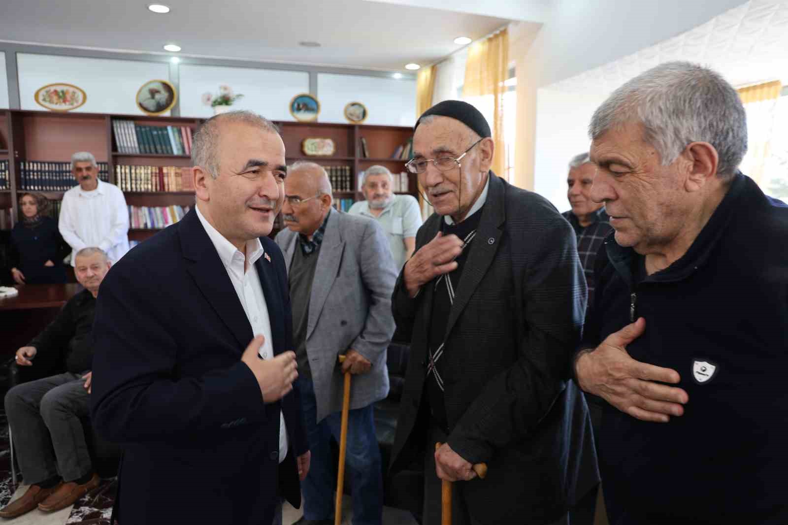 Vali Hatipoğlu, huzurevi sakinleriyle bir araya geldi