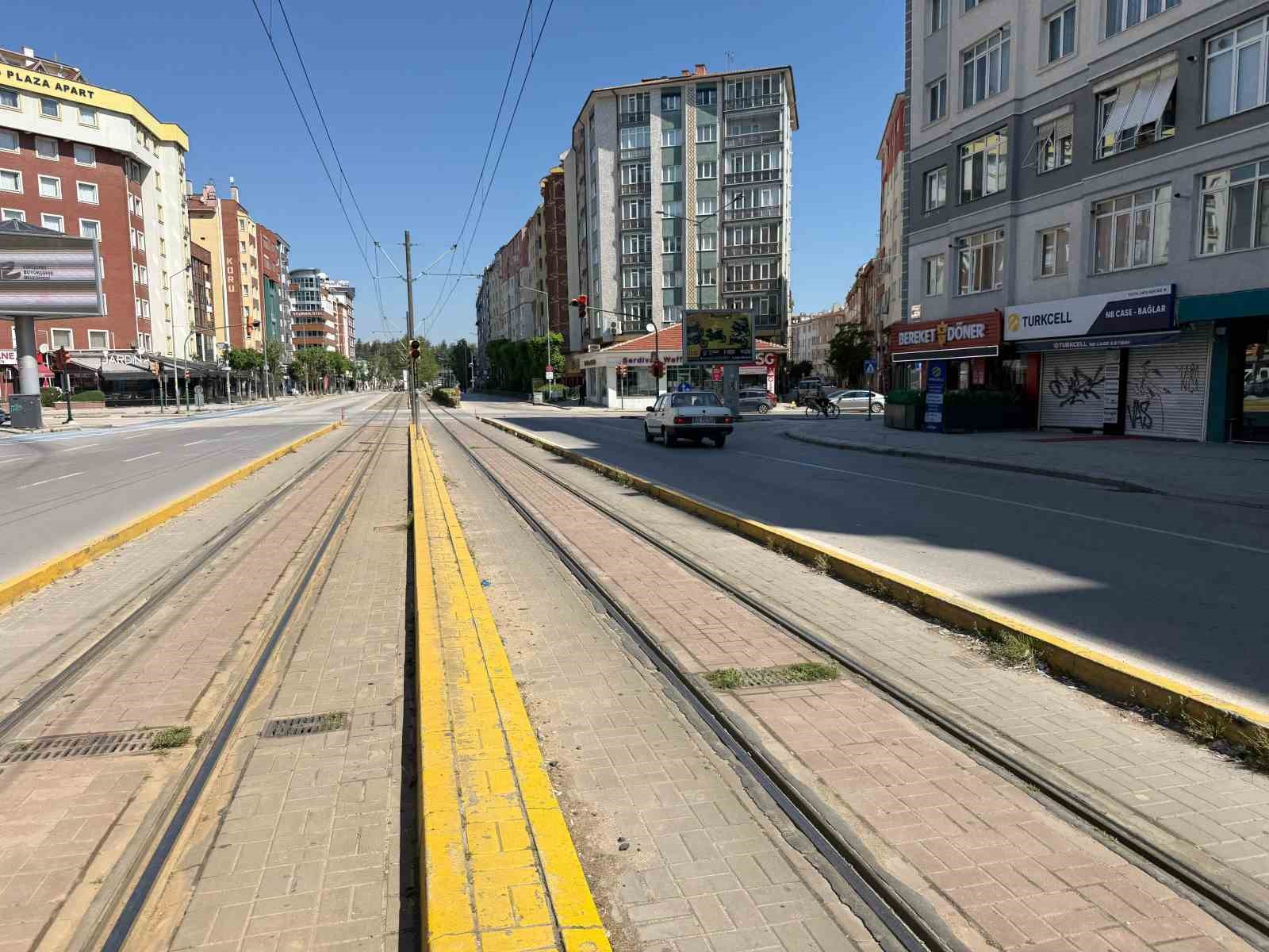 Eskişehir’de bayramın ilk günü sokaklar boş kaldı