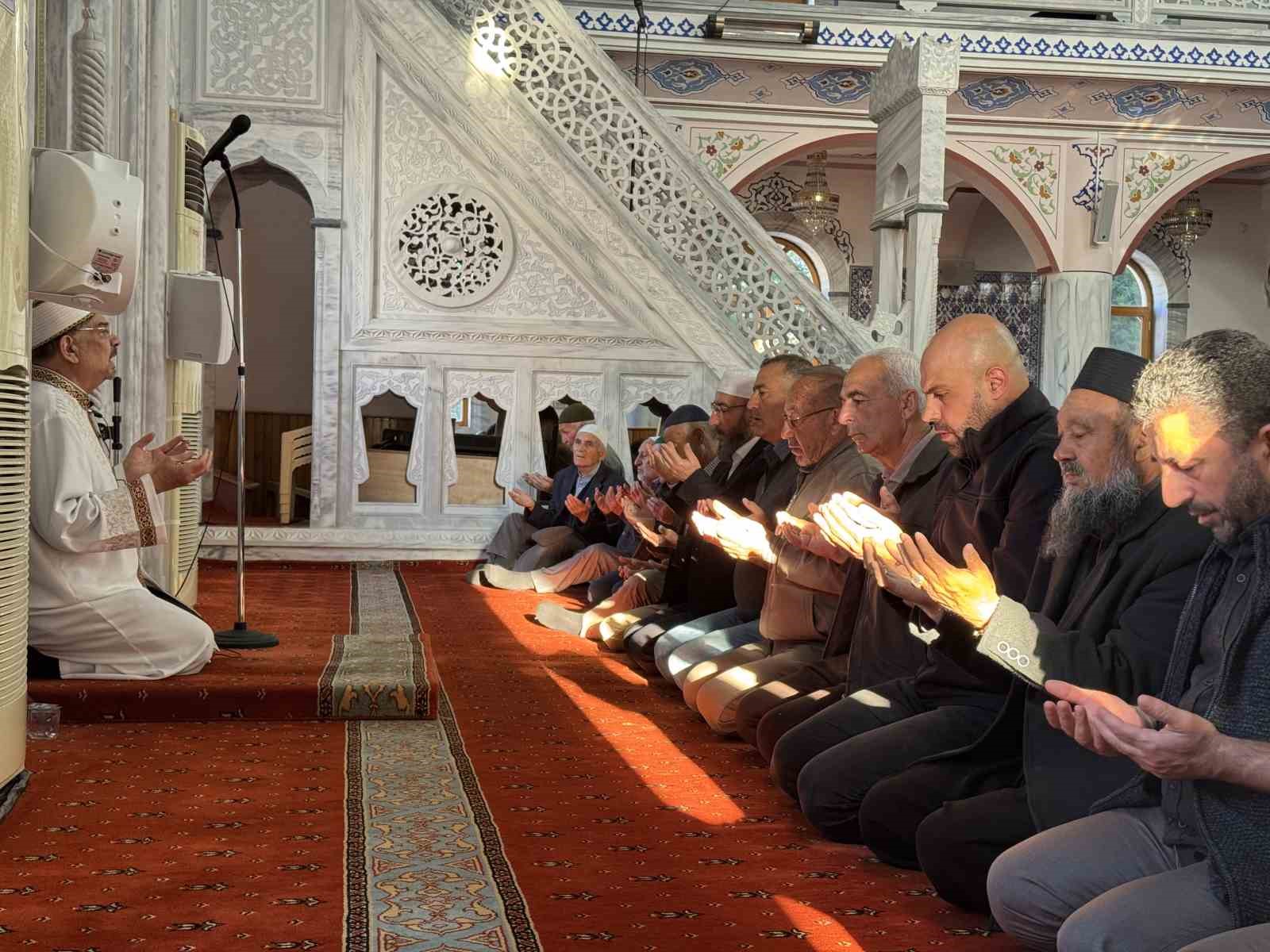 Kulu&rsquo;da bayram namazında camiler doldu
