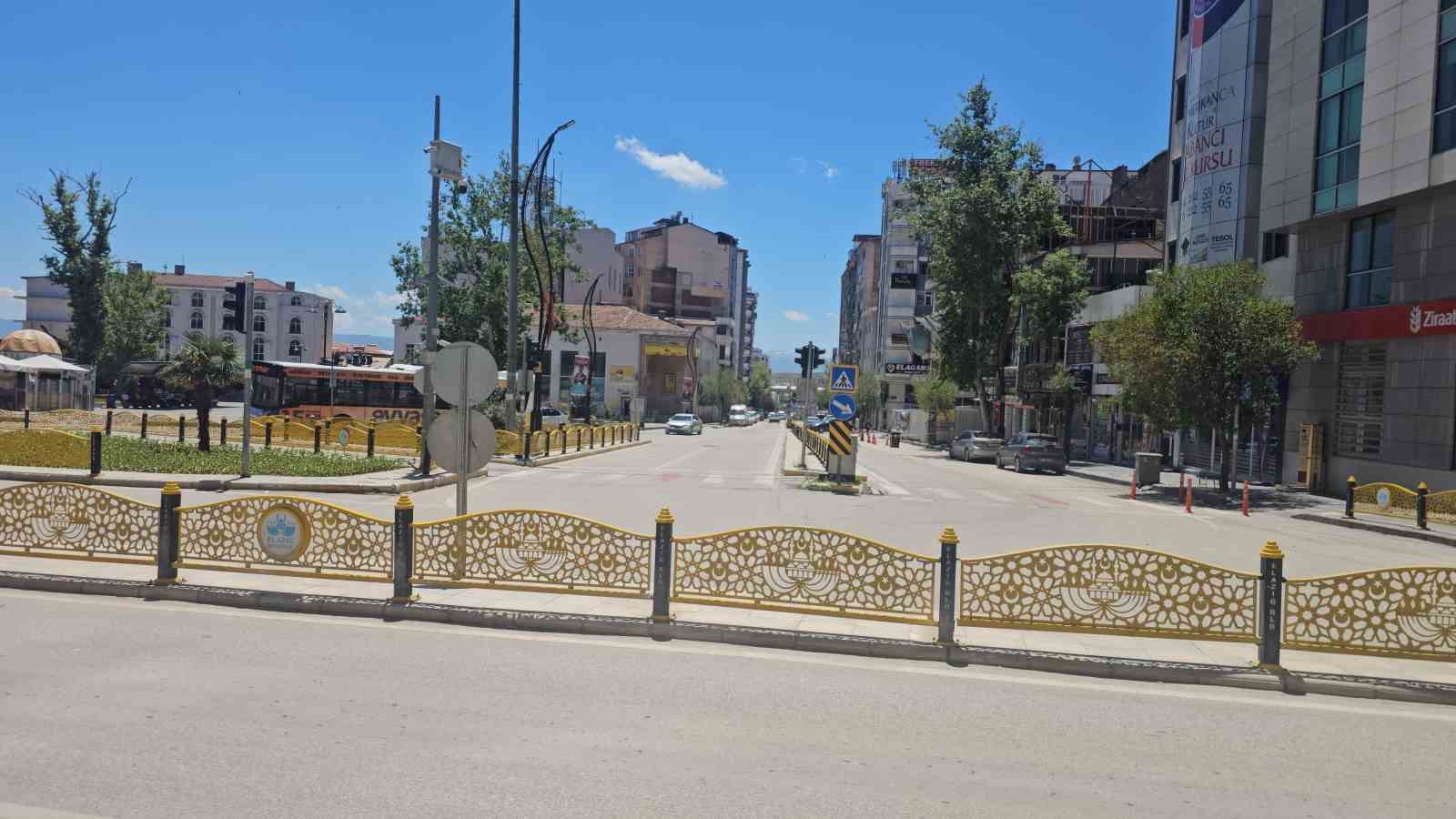 Elazığ&rsquo;da cadde ve sokaklar boş kaldı
