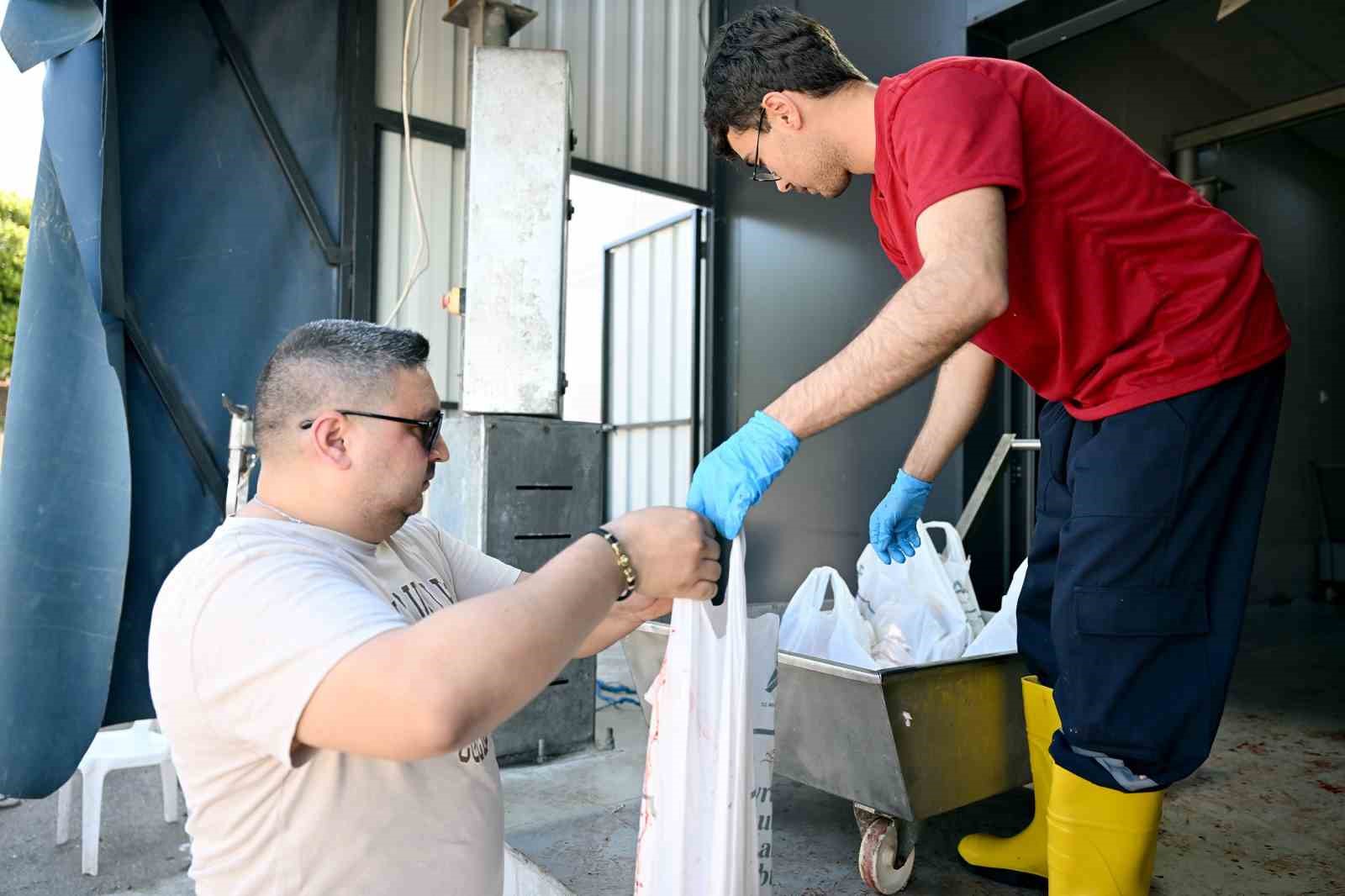 Mersin B&uuml;y&uuml;kşehir Belediyesinin kesimhaneleri vatandaşlardan tam not aldı
