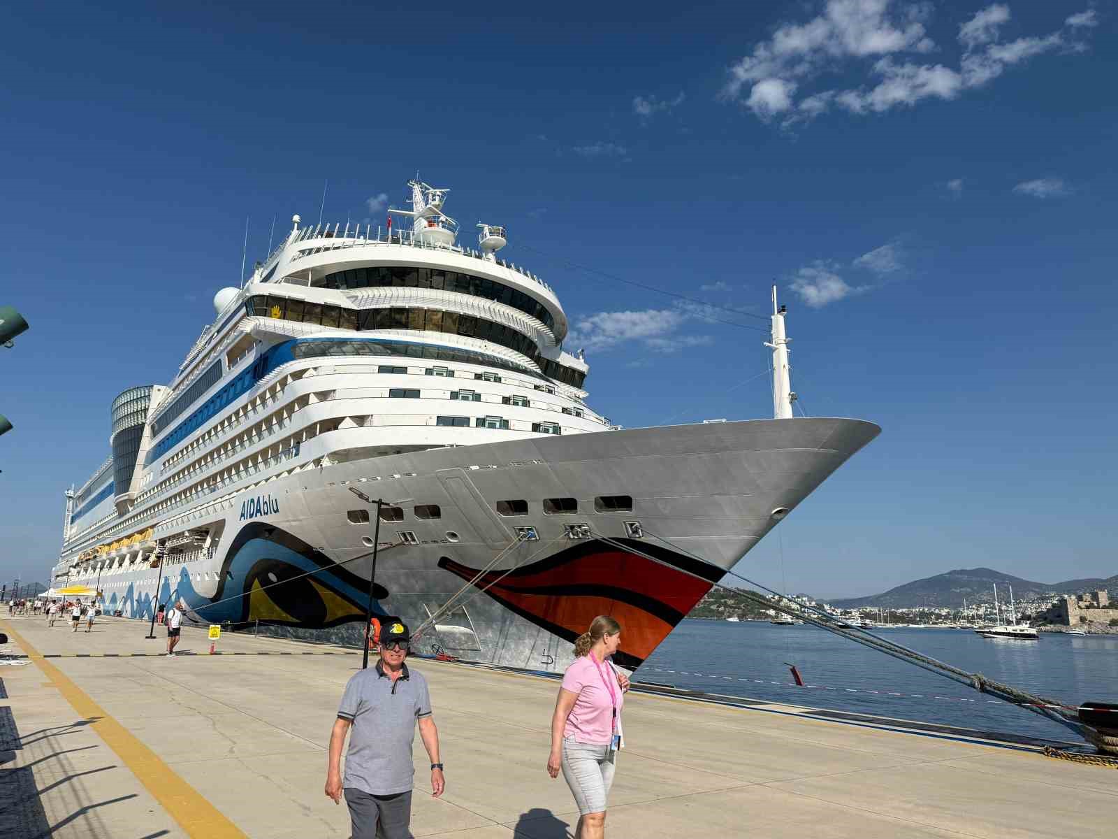 Bodrum&rsquo;a kruvaziyer ile 2 bin 377 turist geldi
