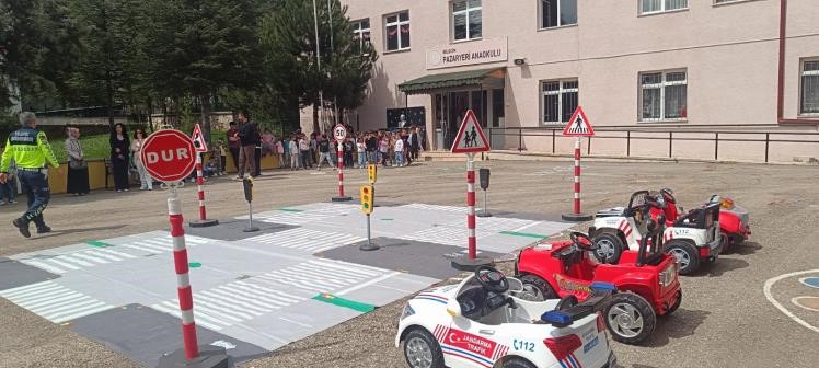 Pazaryeri&rsquo;nde trafik bilinci k&uuml;&ccedil;&uuml;k yaşta başladı
