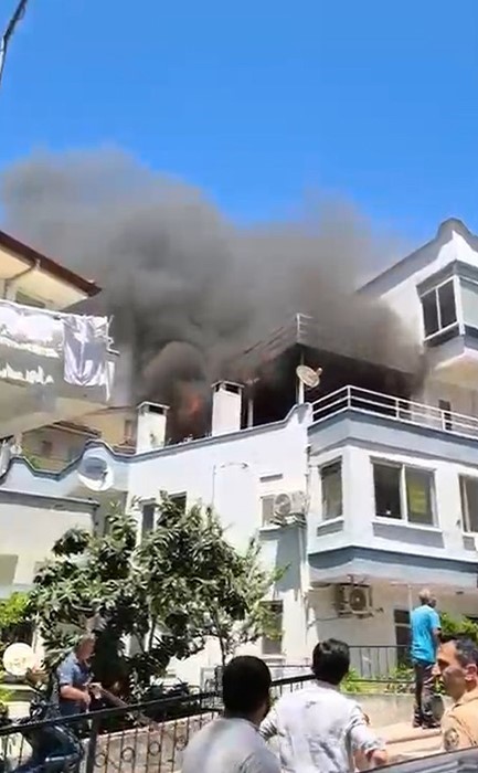 Balkonda mangal keyfi facia ile sonu&ccedil;landı: Patlayan t&uuml;p yangına neden oldu

