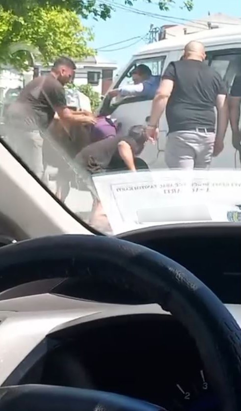 Arnavutköy’de kaçan kurbanlığın ortalığı birbirine kattığı anlar kamerada
