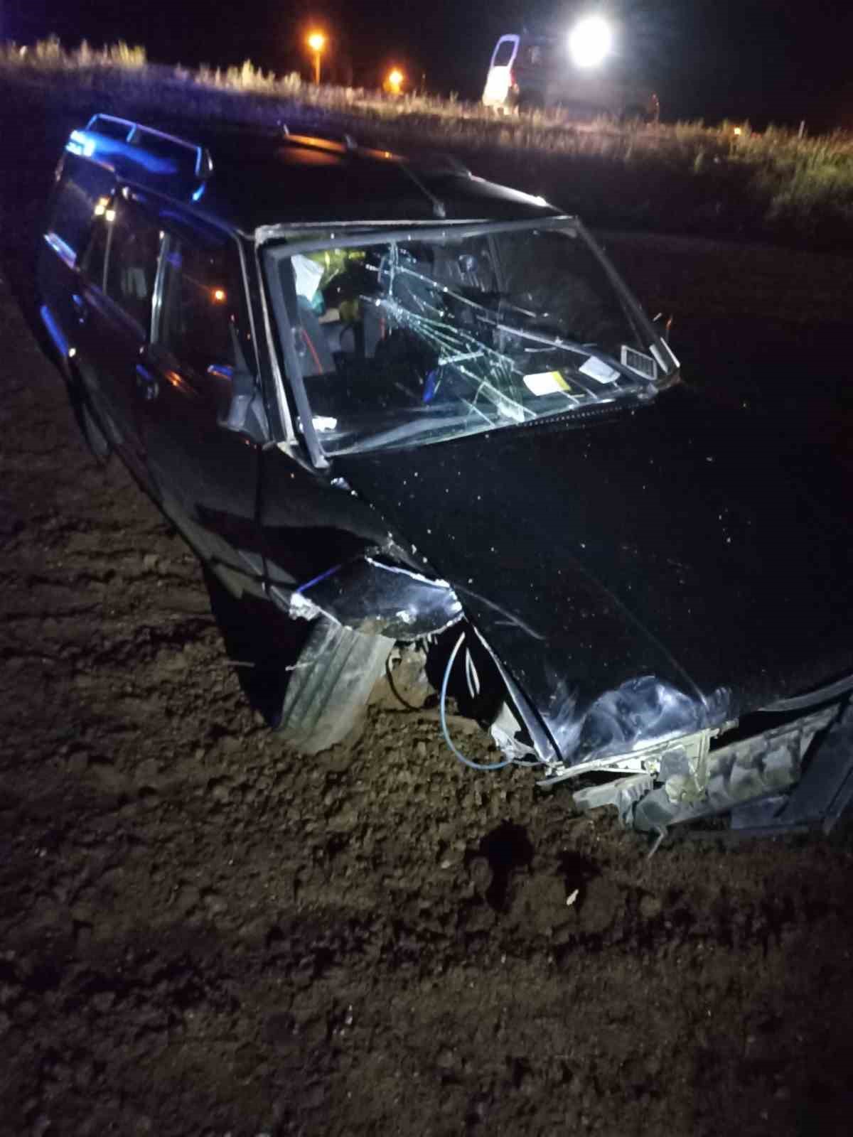 Isparta&rsquo;da otomobil tarlaya u&ccedil;tu: 4 yaralı
