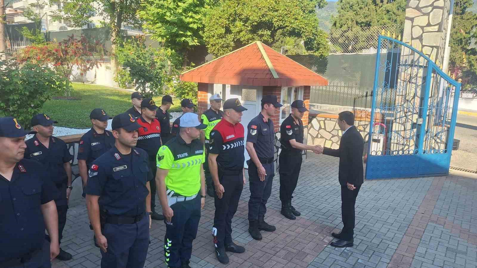 Kaymakam Polat, bayram mesaisindeki personeli yalnız bırakmadı
