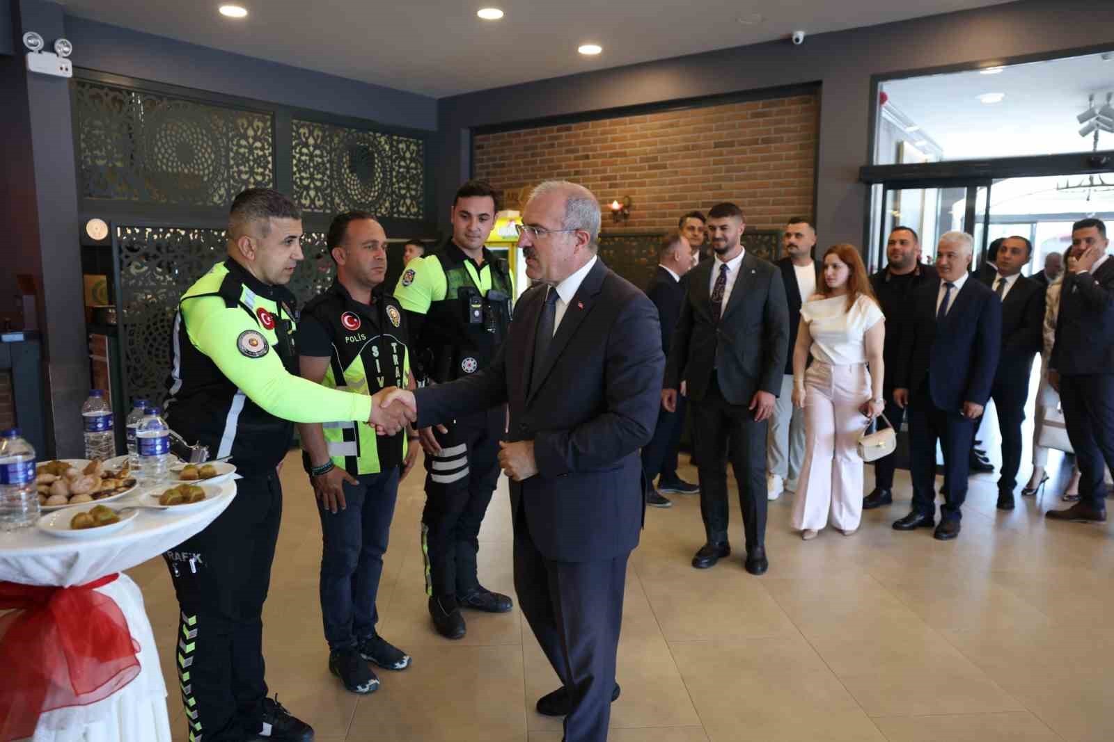 &Ccedil;anakkale&rsquo;de bayramlaşma t&ouml;reni d&uuml;zenlendi
