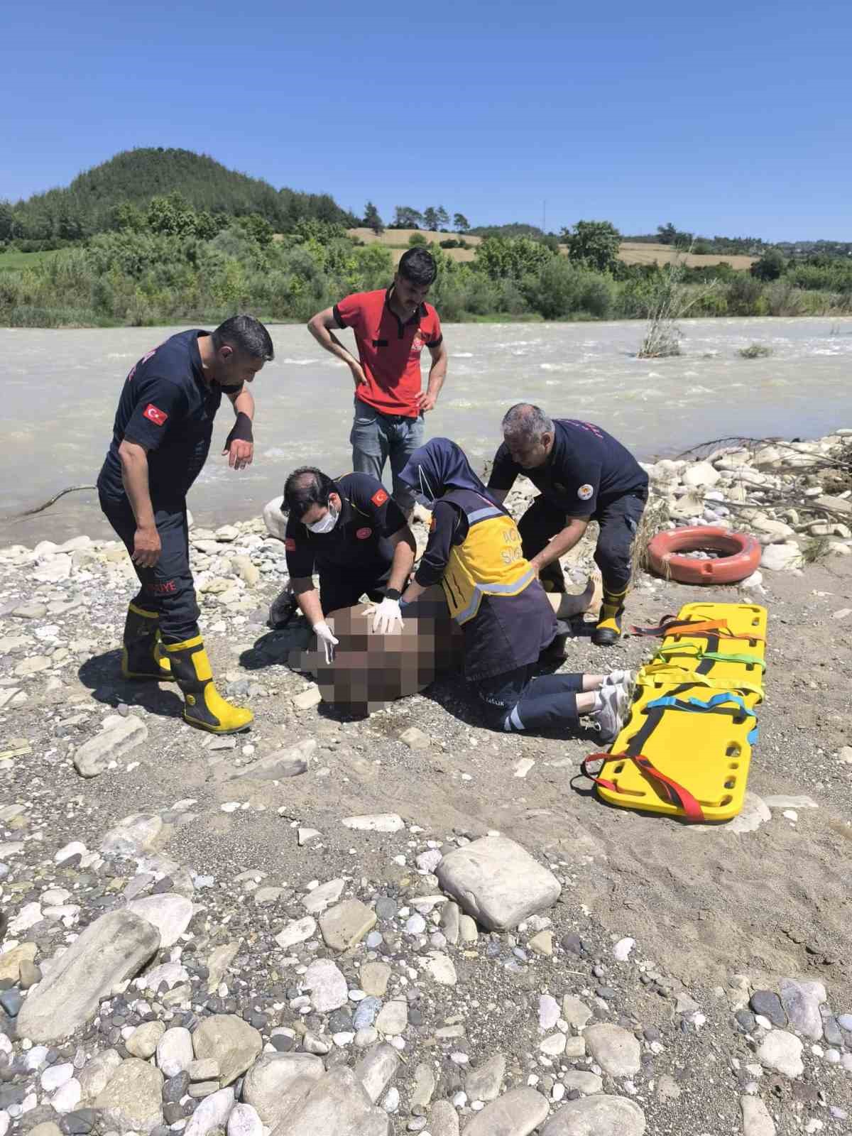 Serinlemek için girdiği suda can verdi