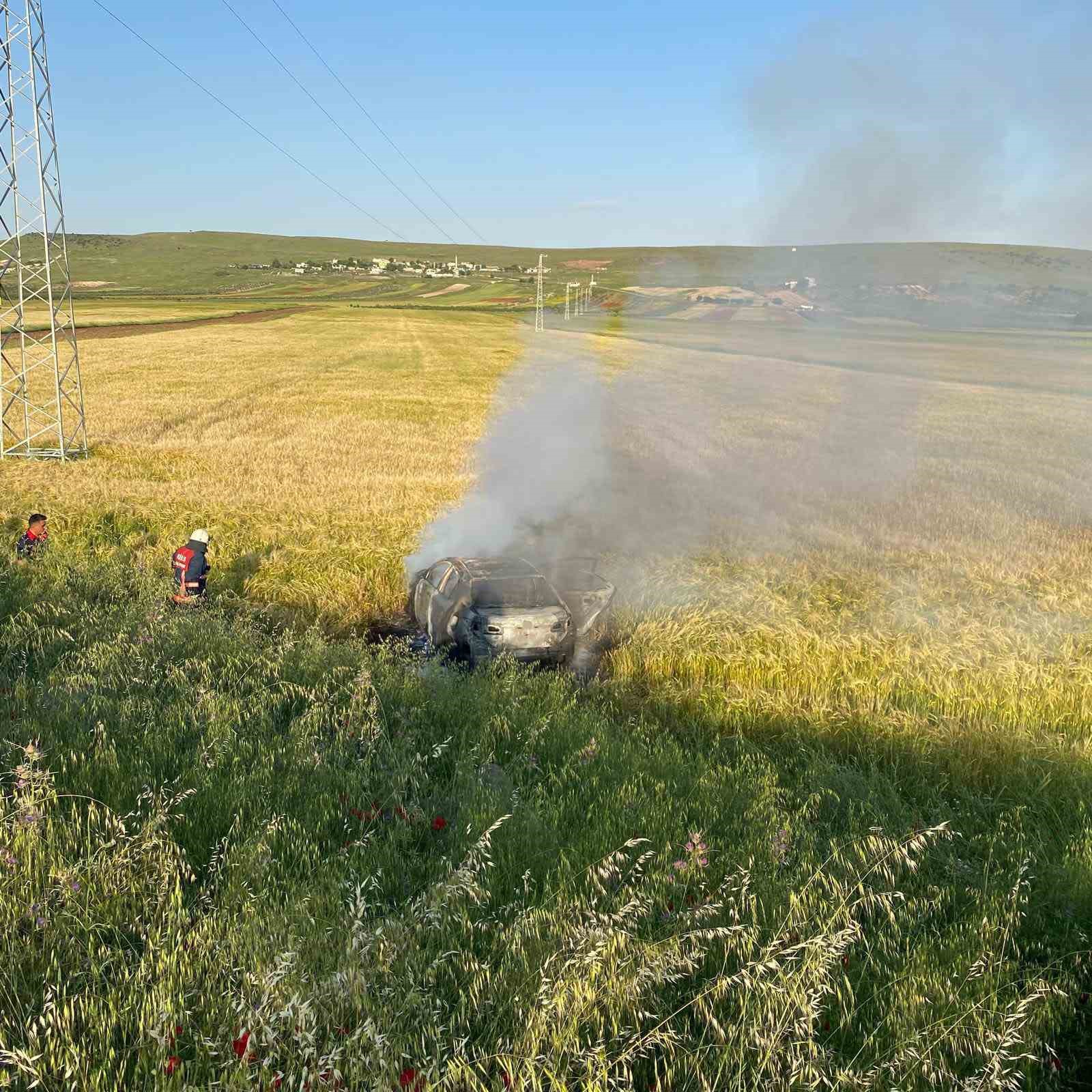 Kilis&rsquo;te otomobil devrildi: 4&rsquo;&uuml; &ccedil;ocuk 7 yaralı
