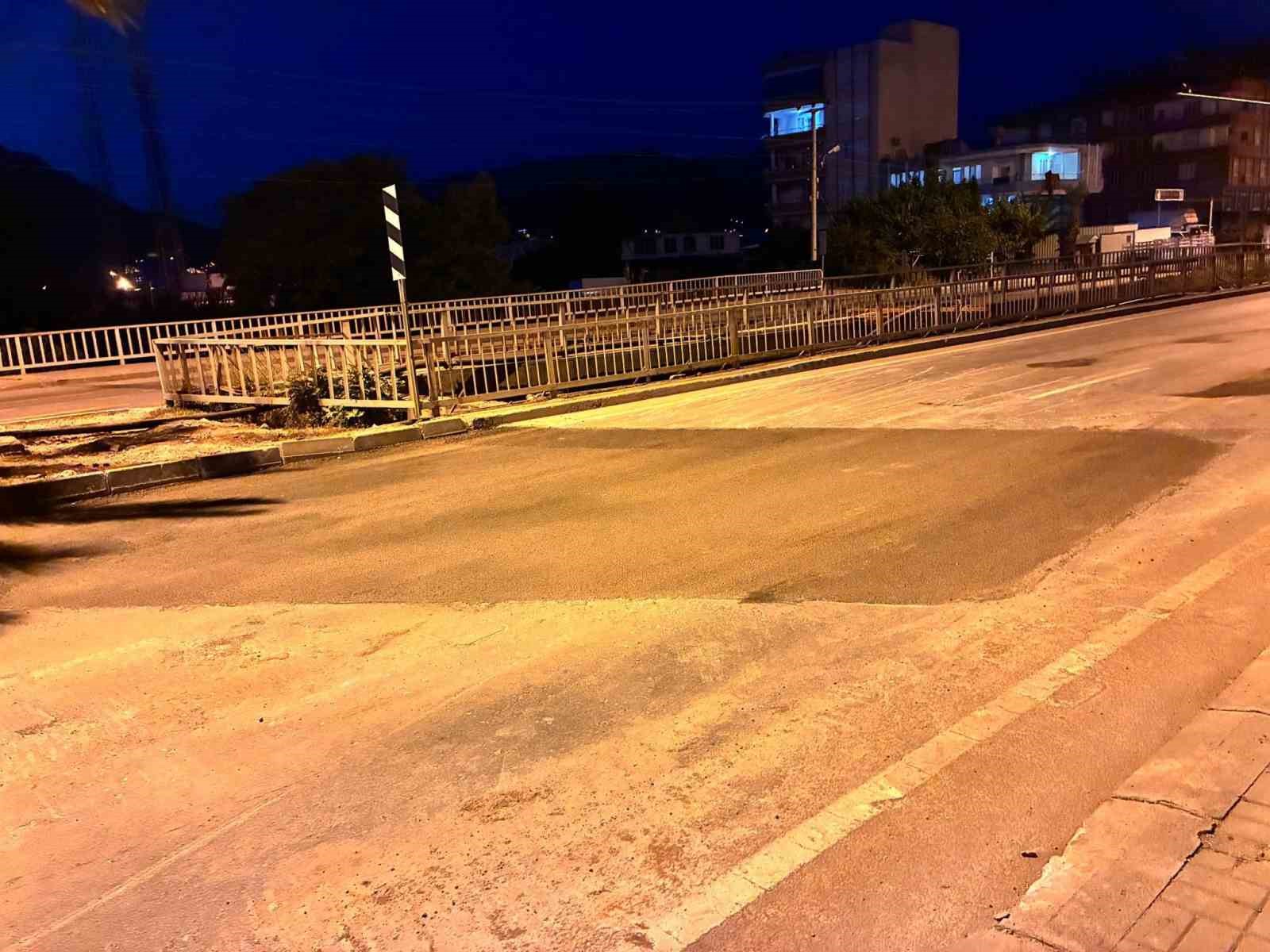 D-400 karayolundaki hasar onarıldı, yol trafiğe a&ccedil;ıldı
