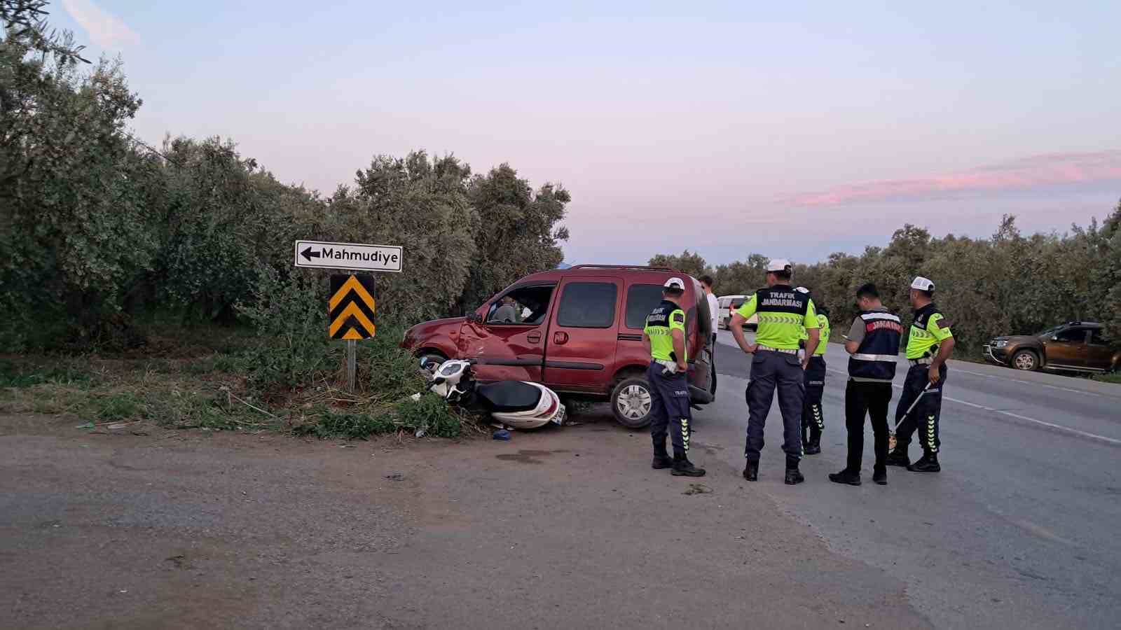 Bursa’da motosiklet ile hafif ticari araç çarpıştı: 2 yaralı