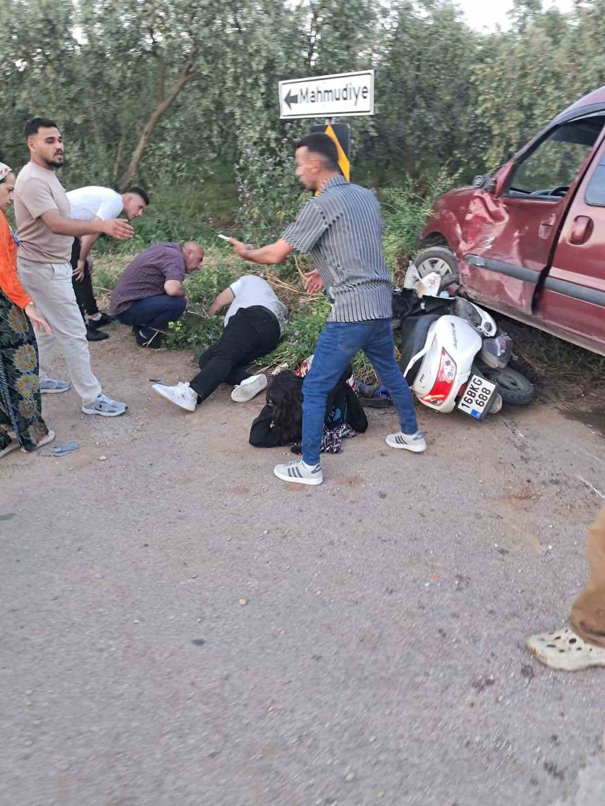 Bursa&rsquo;da motosiklet ile hafif ticari ara&ccedil; &ccedil;arpıştı: 2 yaralı
