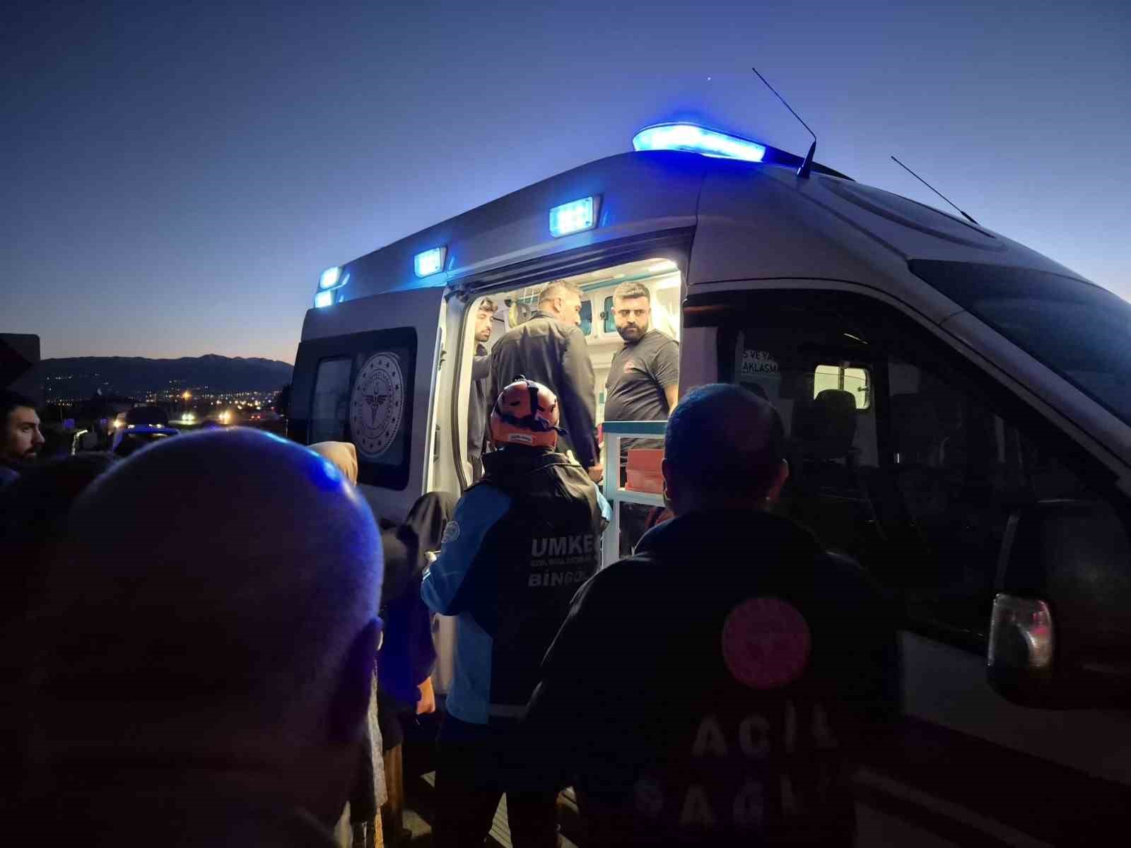 Bingöl’de otomobil ile hafif ticari araç çarpıştı: 1 yaralı
