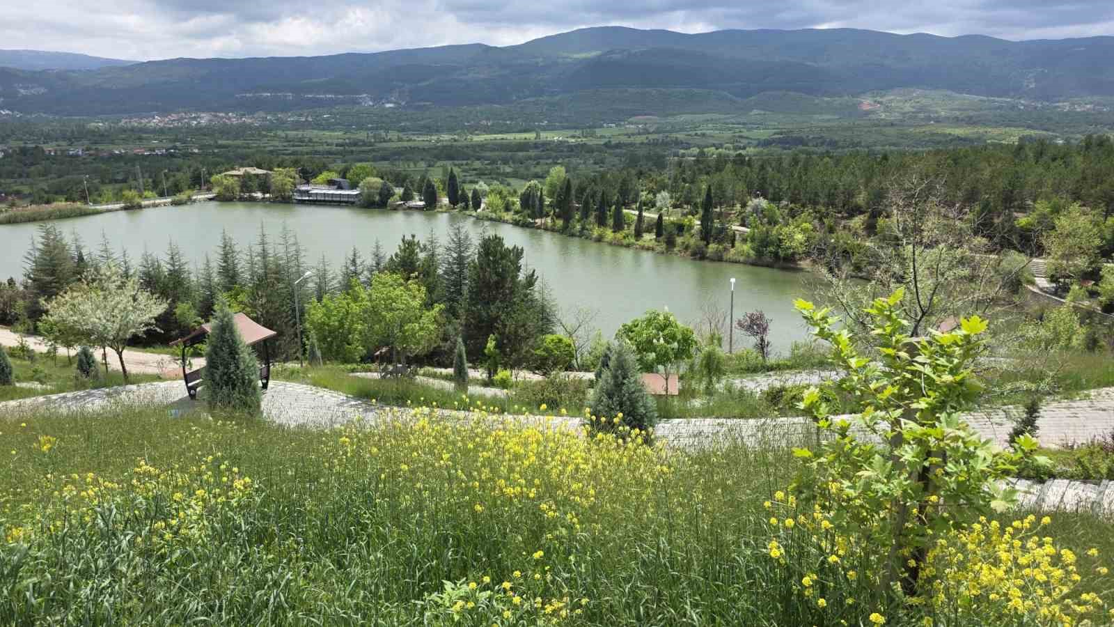 İlkbahar K&uuml;tahya&rsquo;ya ayrı bir g&uuml;zellik kattı
