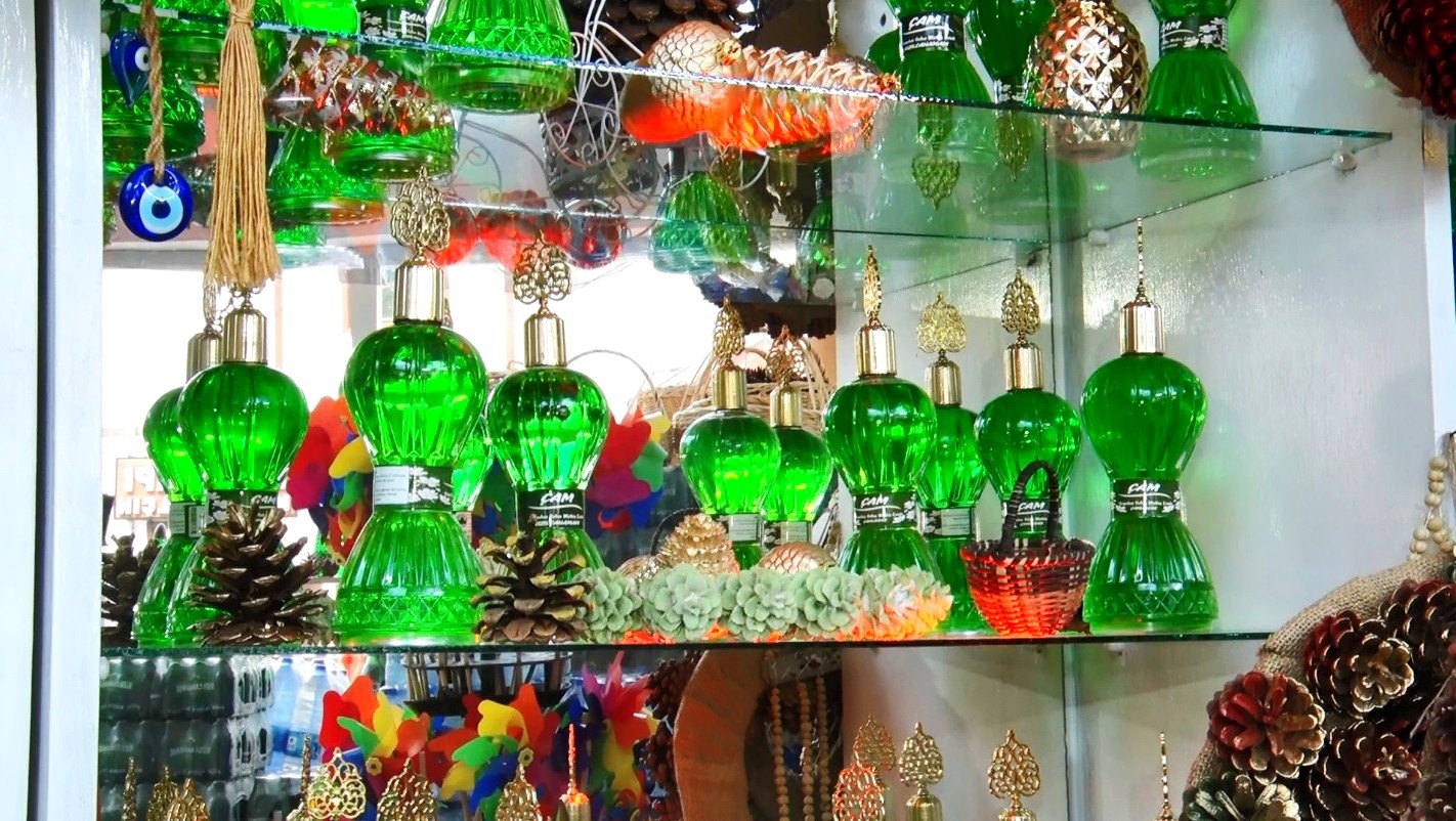Bayramın kokusu &ccedil;am ormanlarından y&uuml;kseliyor: &Ccedil;am kolonyası ve aromalı T&uuml;rk kahvesine yoğun ilgi
