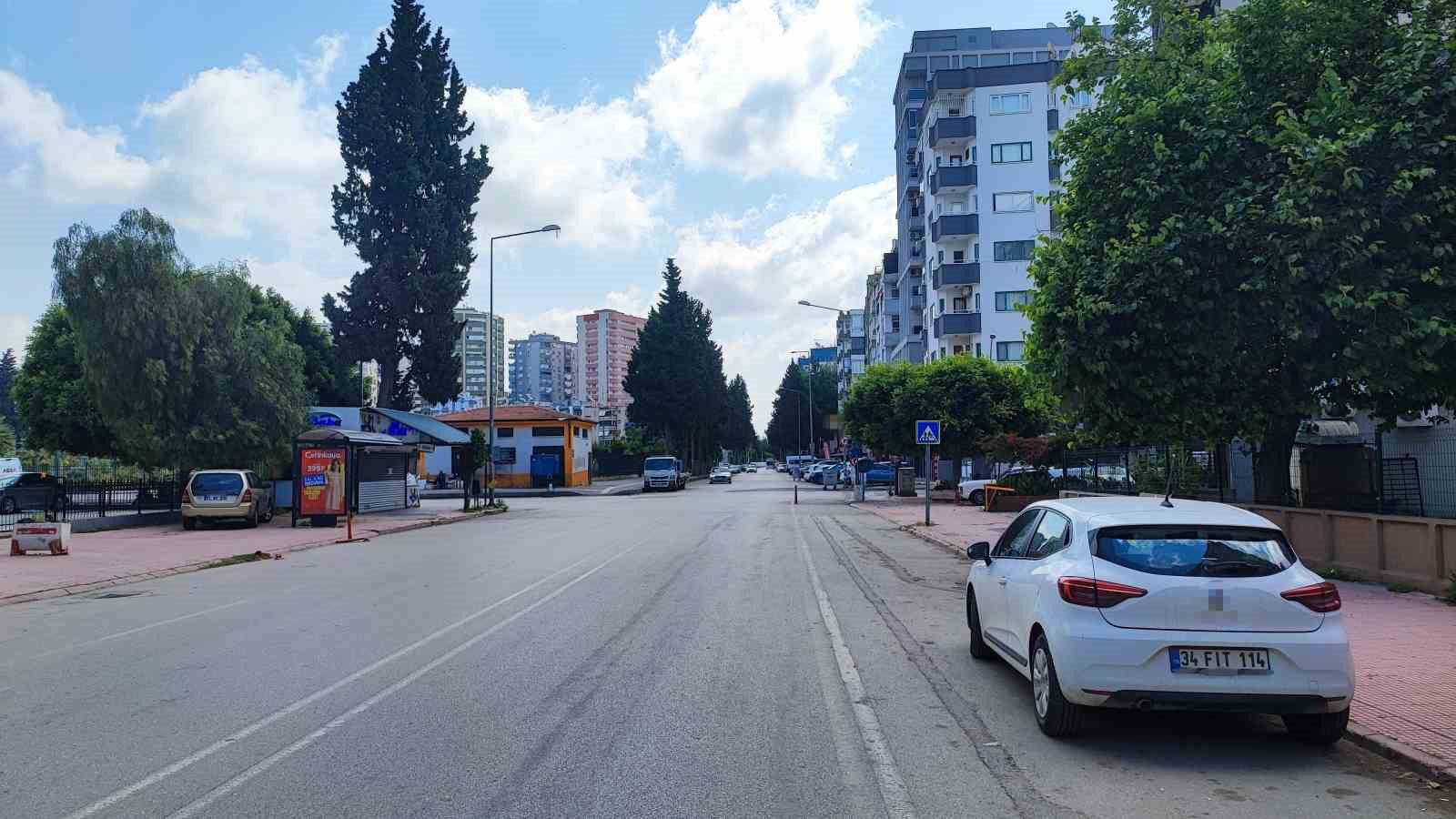 Adana bayramda sessizliğe b&uuml;r&uuml;nd&uuml;: Sokaklar boş kaldı
