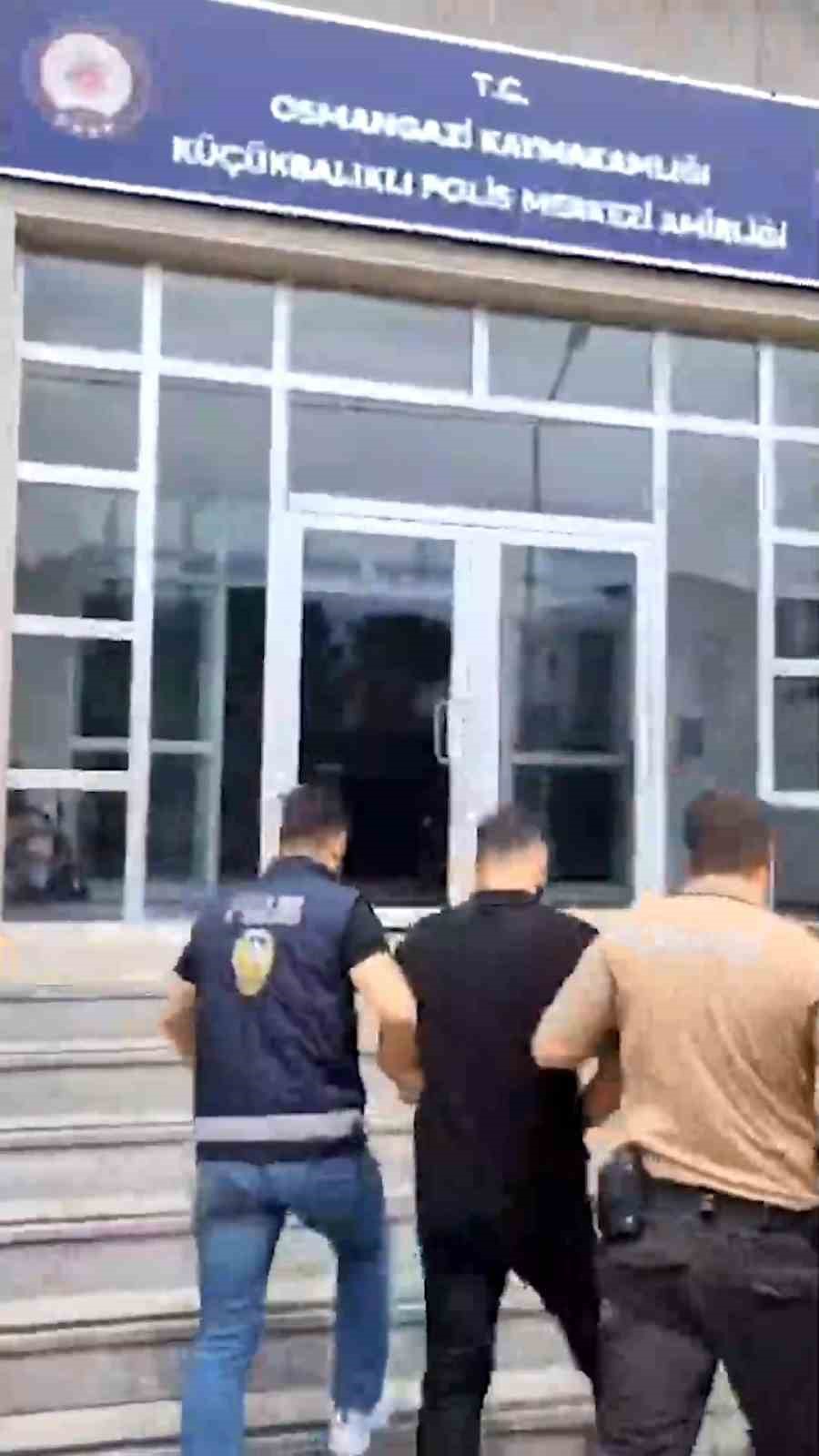 22 ayrı su&ccedil;tan 9 yıl aranması olan şahıs yakalandı
