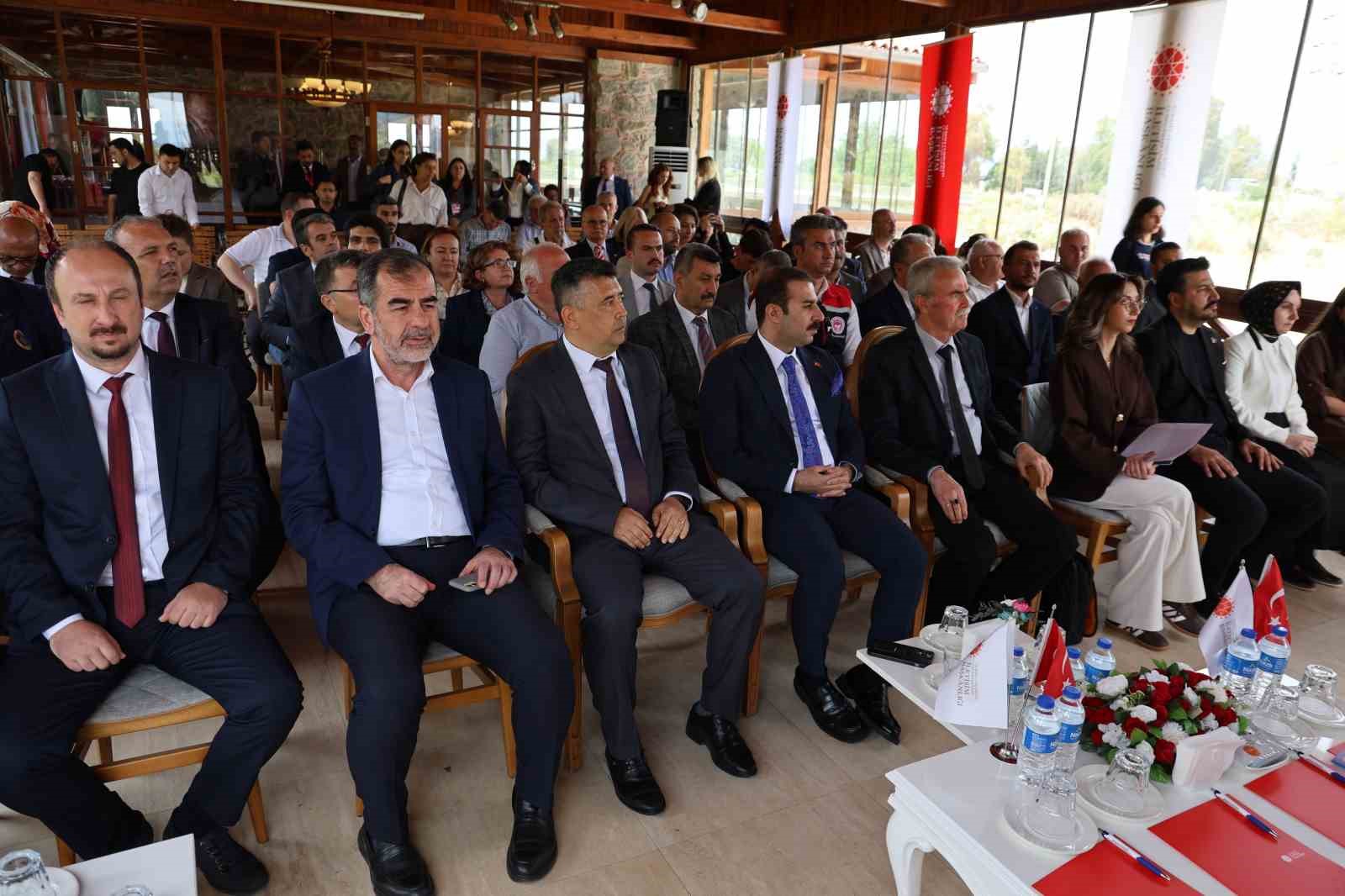 "Adnan Menderes idam edilmeden &ouml;nce hemşehrilerinin silahlarını topladılar"
