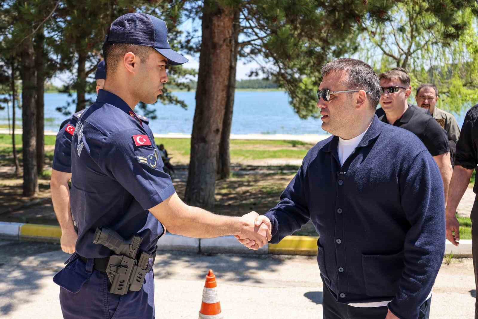 Vali Sözer’den jandarmaya bayram ziyareti
