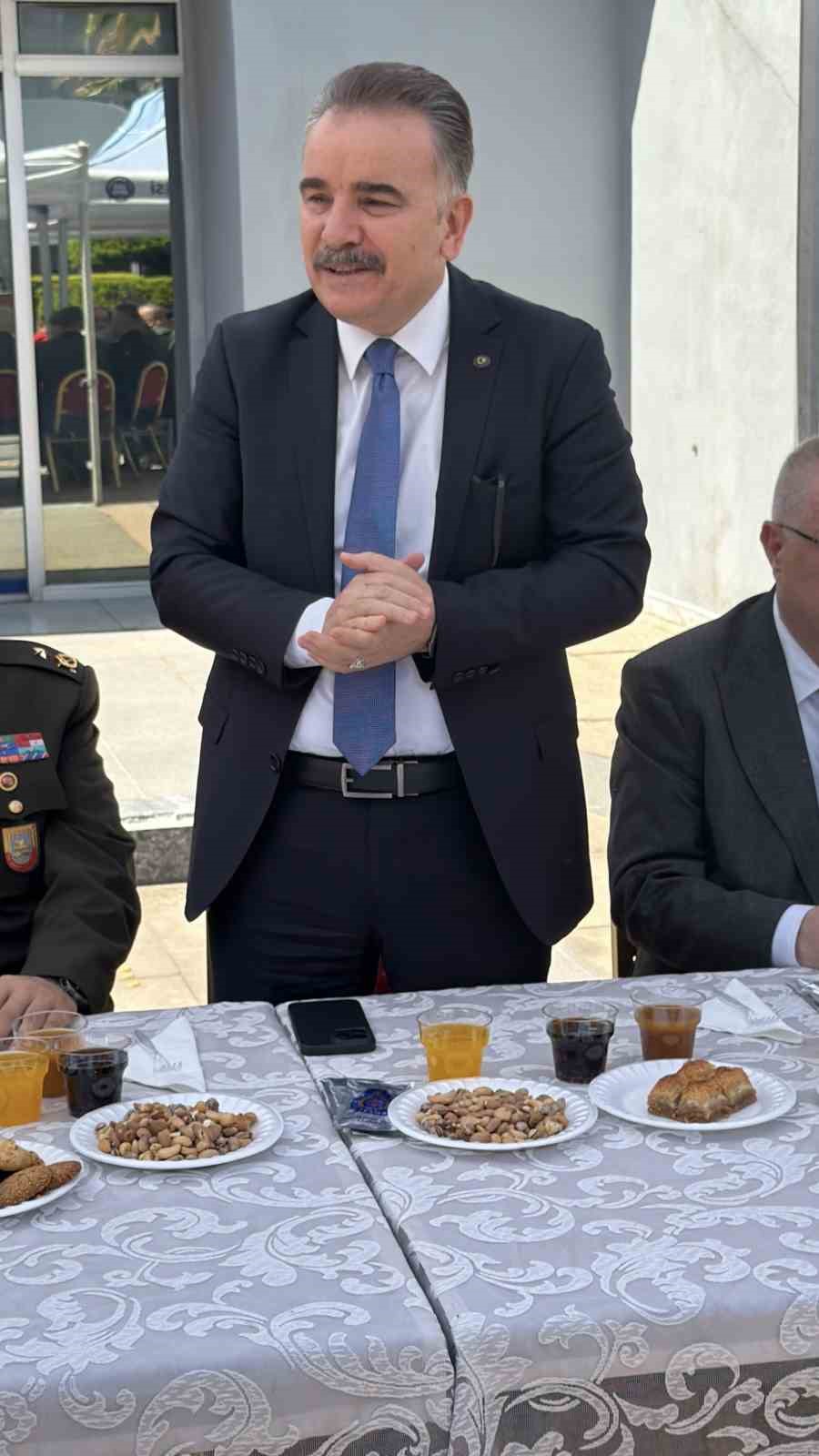 Edremit’te resmi bayramlaşma töreni